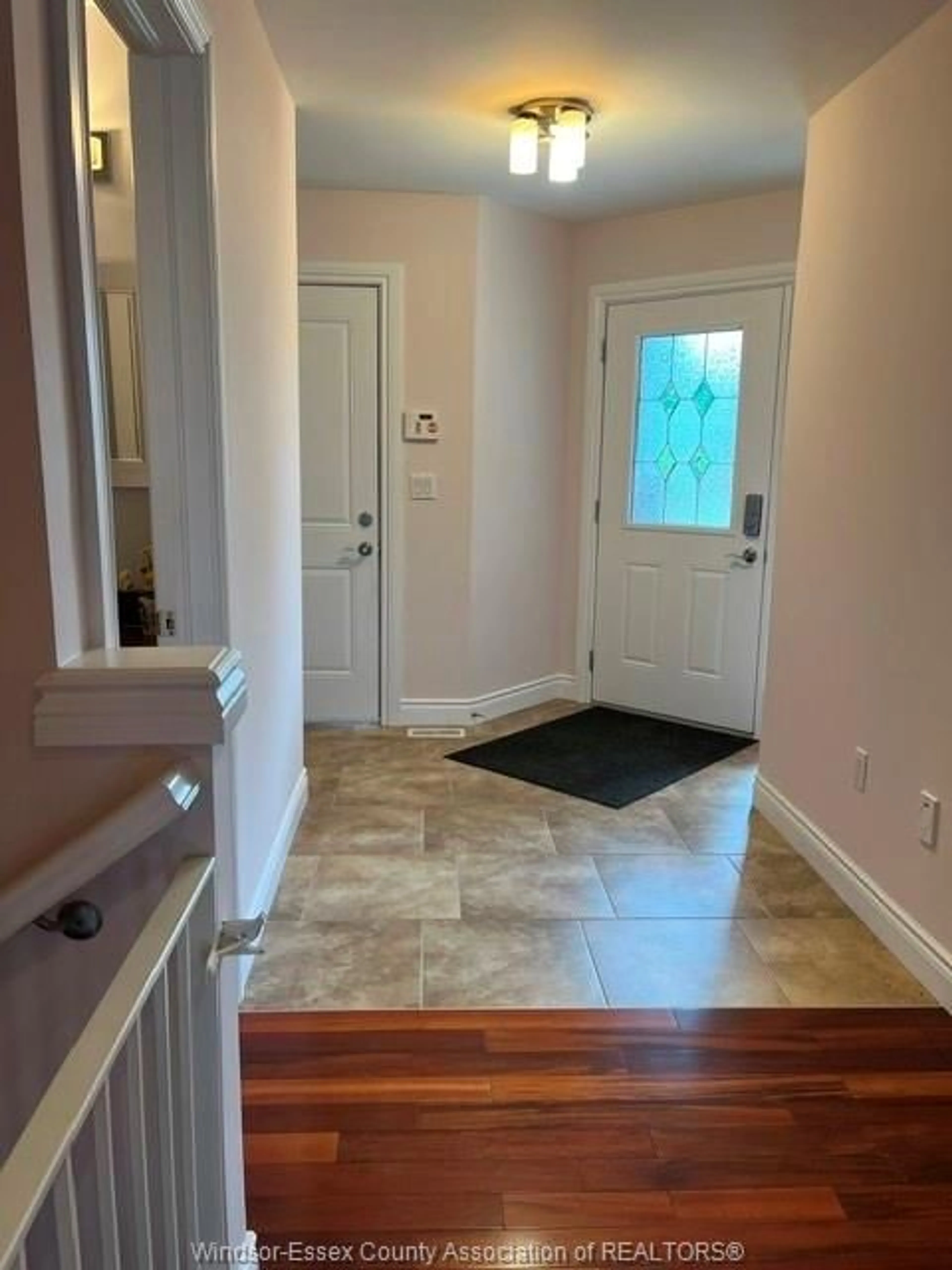 Indoor entryway for 2272 GATWICK, Windsor Ontario N8P 0B7
