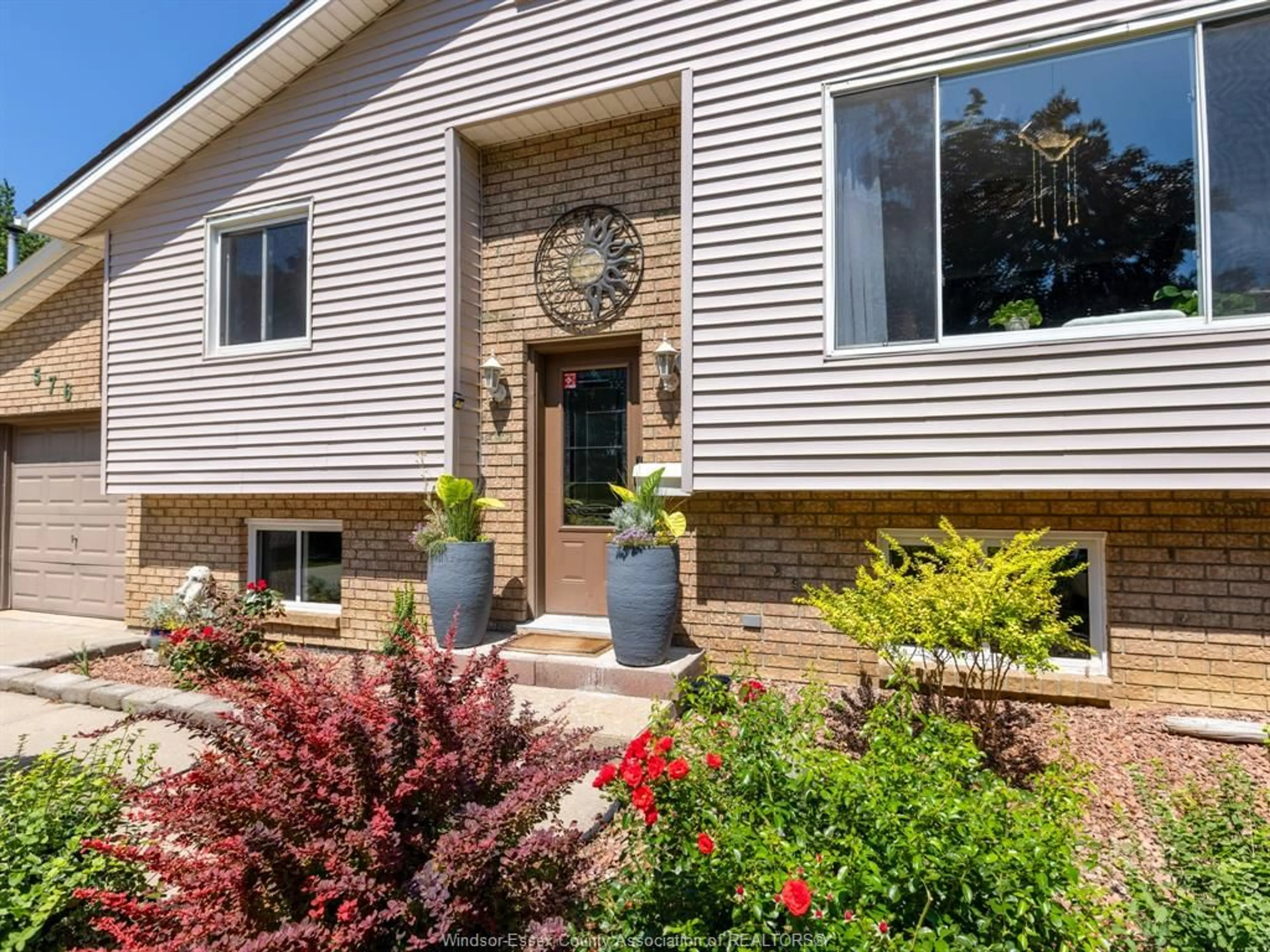 Home with brick exterior material, street for 576 RICHMOND St, Amherstburg Ontario N9V 3T9