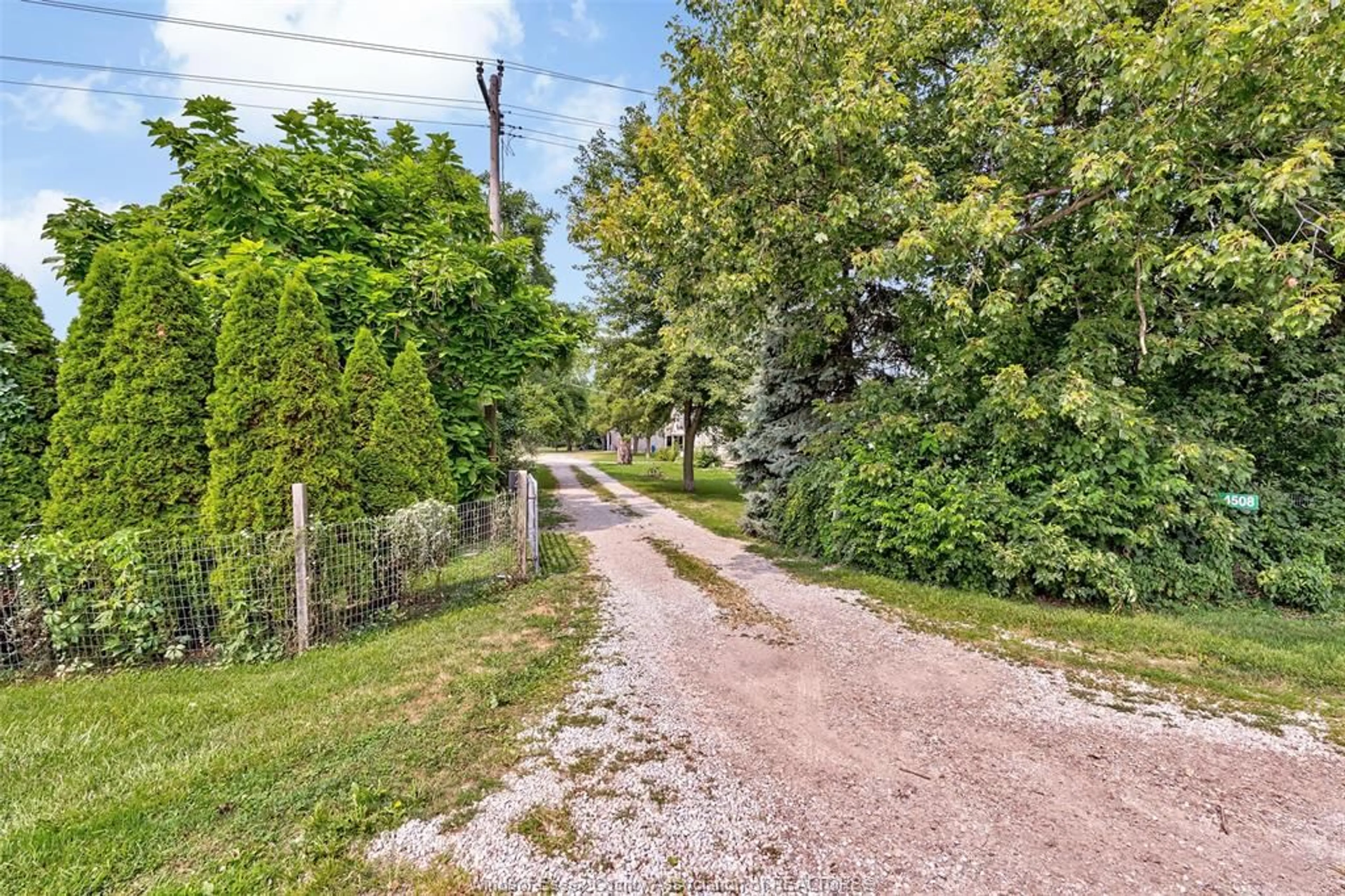 A pic from outside/outdoor area/front of a property/back of a property/a pic from drone, street for 4508 CONCESSION 4 SOUTH, Amherstburg Ontario N9V 2Y8