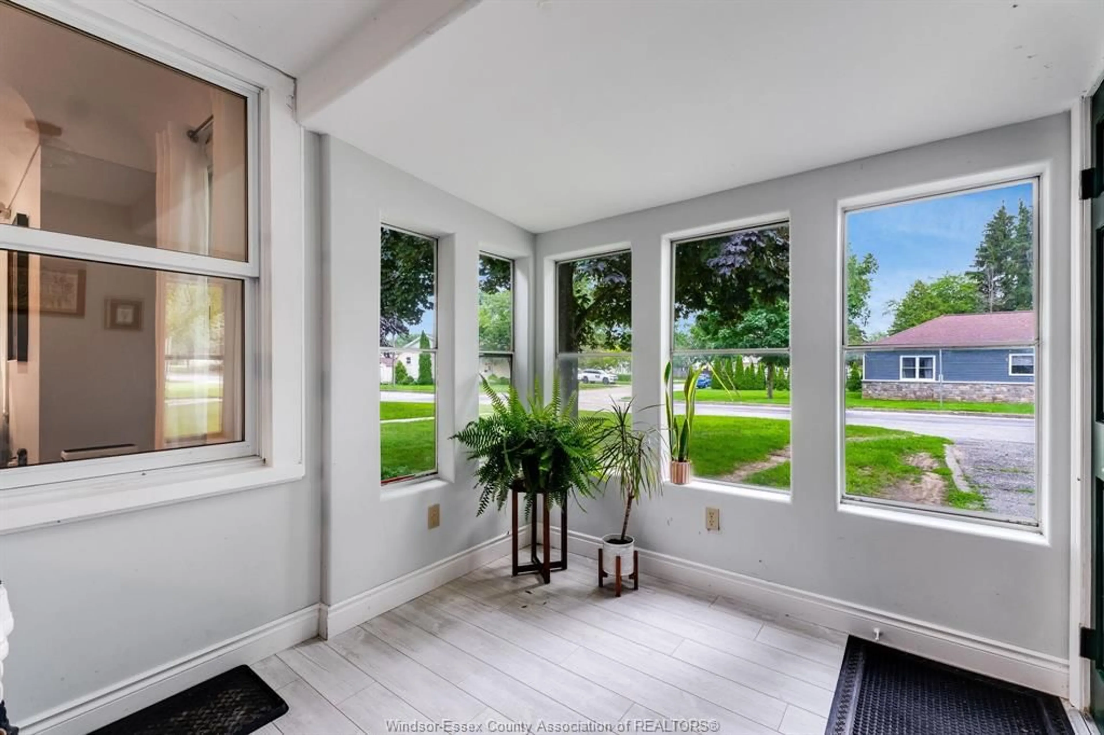 Indoor entryway for 35 Grace Ave, Leamington Ontario N8H 1K8