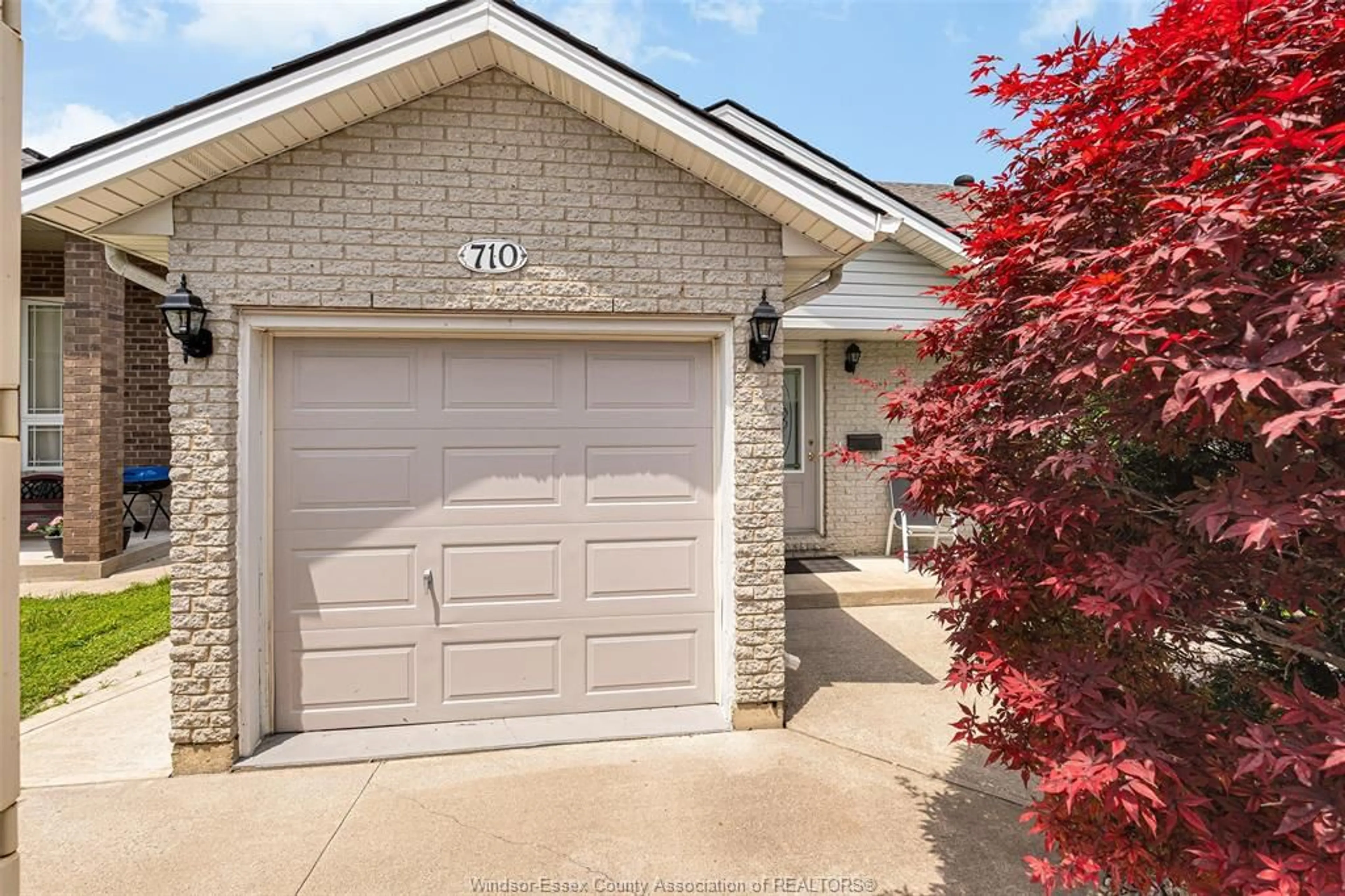Unknown for 710 CABANA Rd, Windsor Ontario N9G 1A4