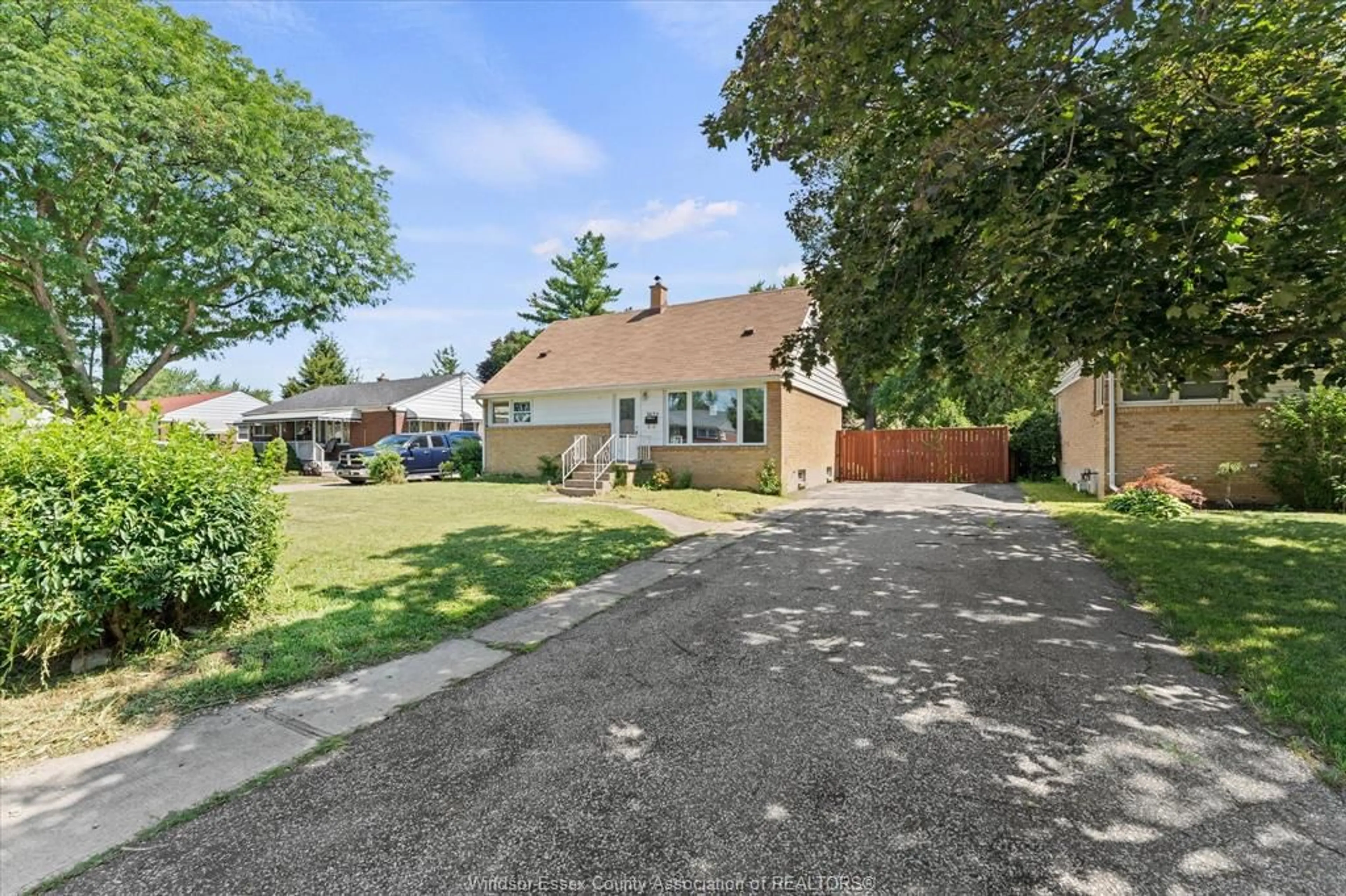 A pic from outside/outdoor area/front of a property/back of a property/a pic from drone, street for 3672 MORRIS Dr, Windsor Ontario N9E 2K7