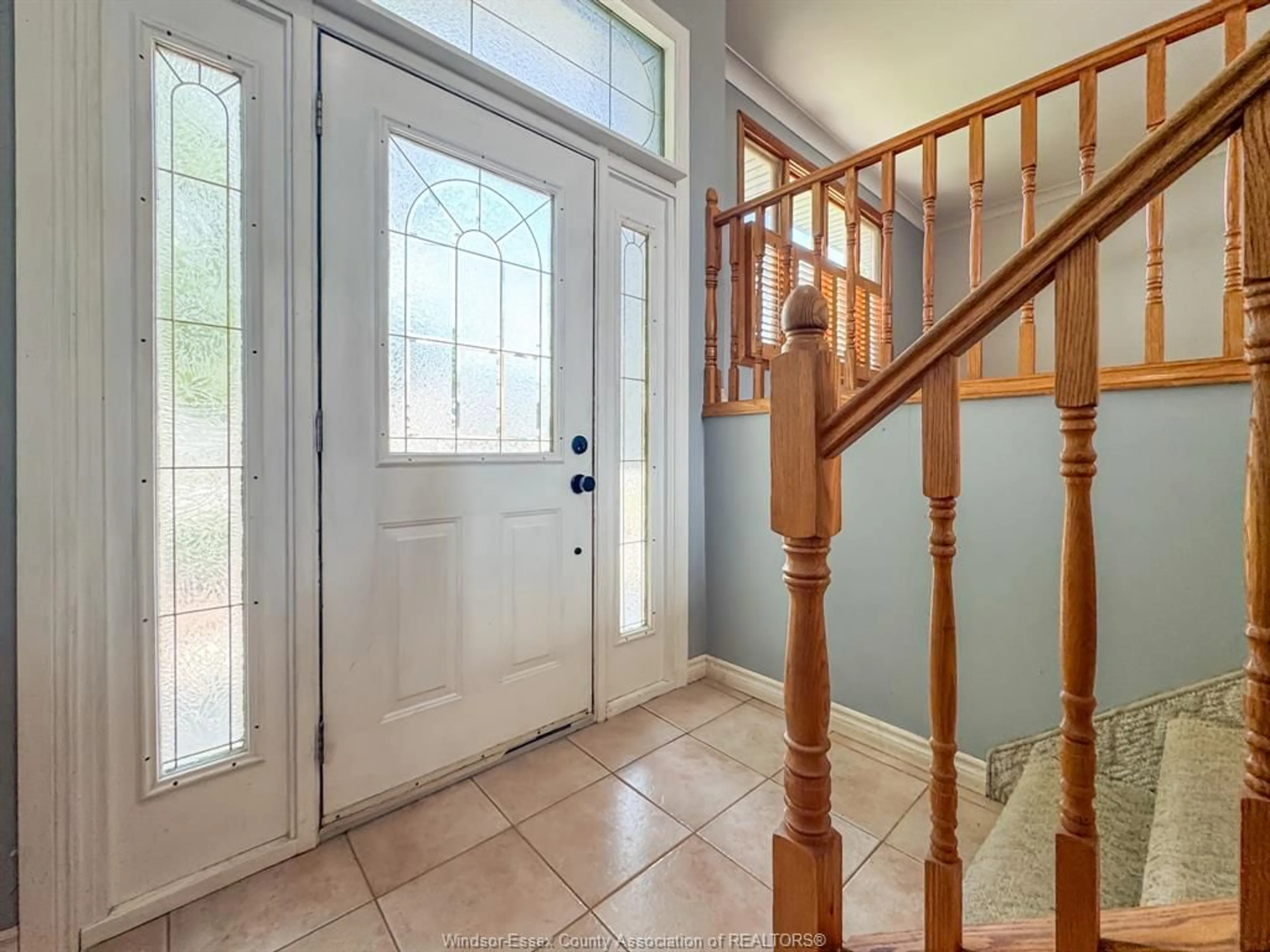 Indoor entryway for 159 DUCHARME, Lakeshore Ontario N0R 1A0