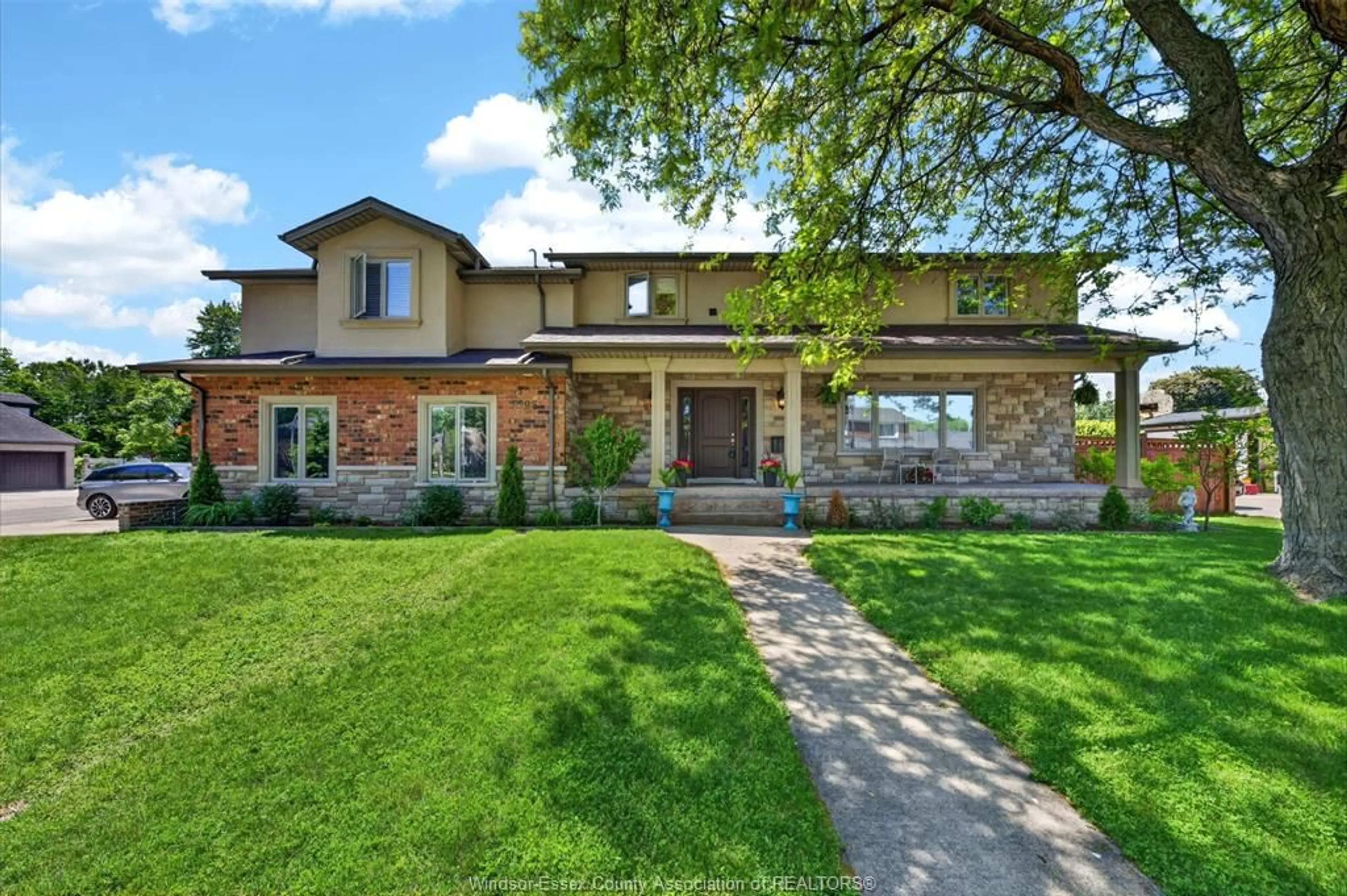 Home with brick exterior material, street for 3595 HUNTINGTON, Windsor Ontario N9E 3N1