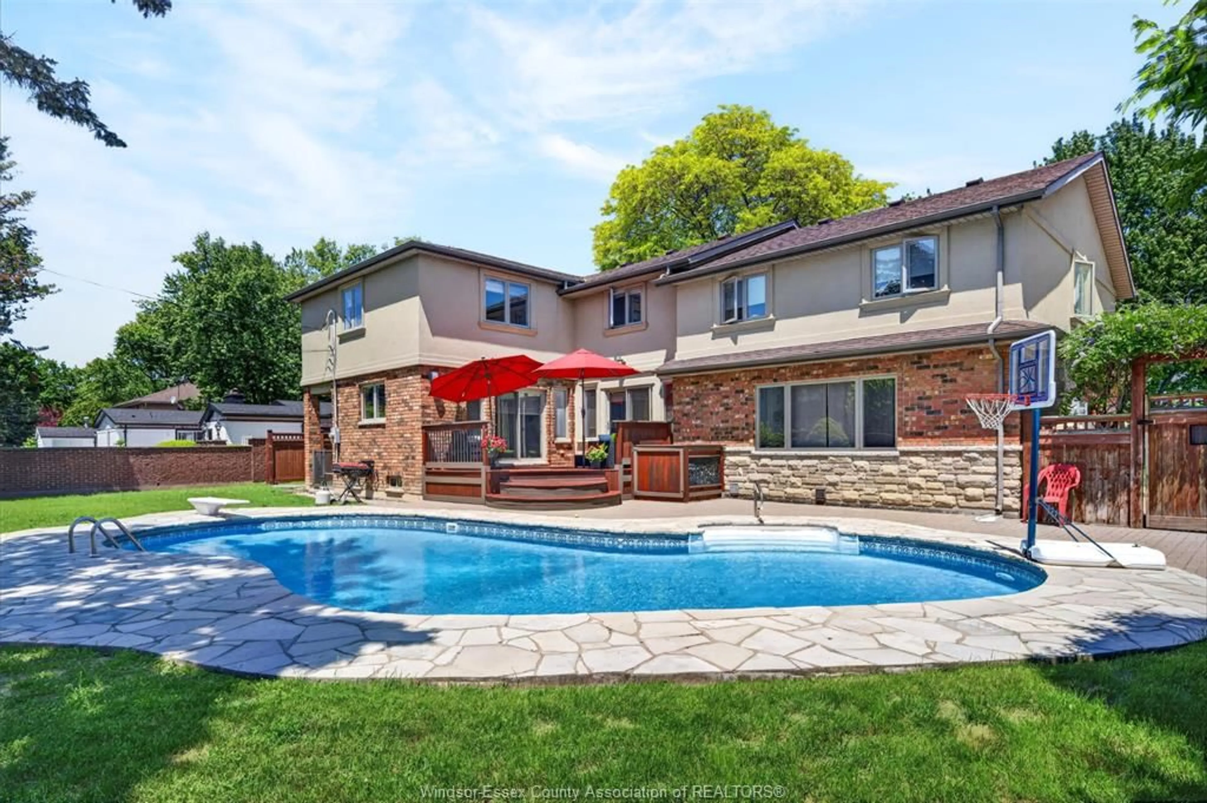 Unknown for 3595 HUNTINGTON, Windsor Ontario N9E 3N1