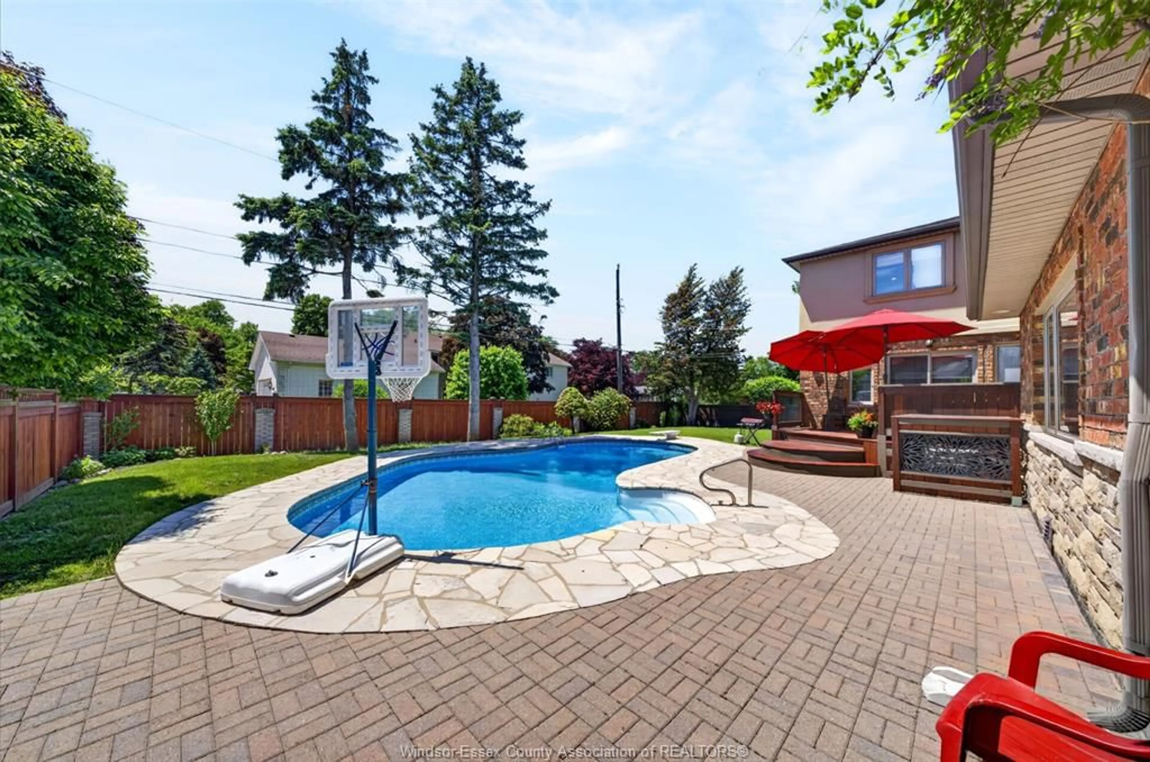 Pool for 3595 HUNTINGTON, Windsor Ontario N9E 3N1