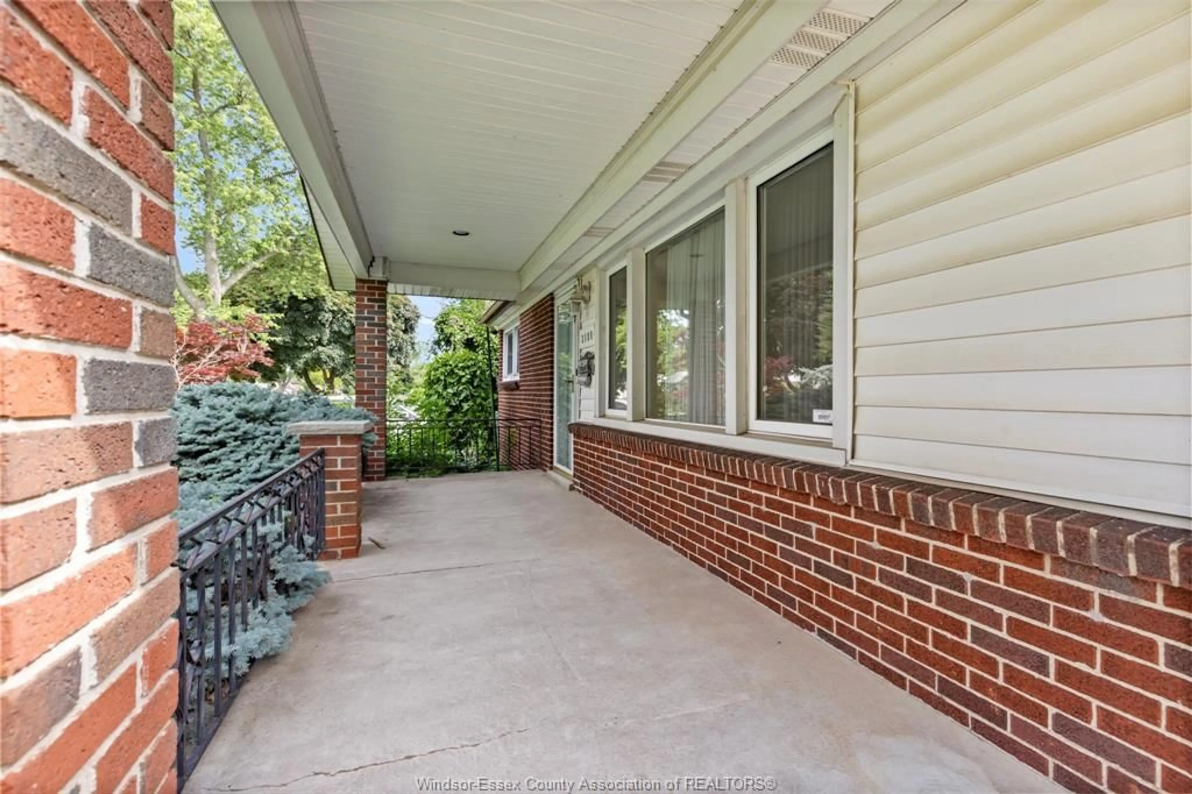 Home with brick exterior material, street for 3180 MORRIS, Windsor Ontario N9E 2J9