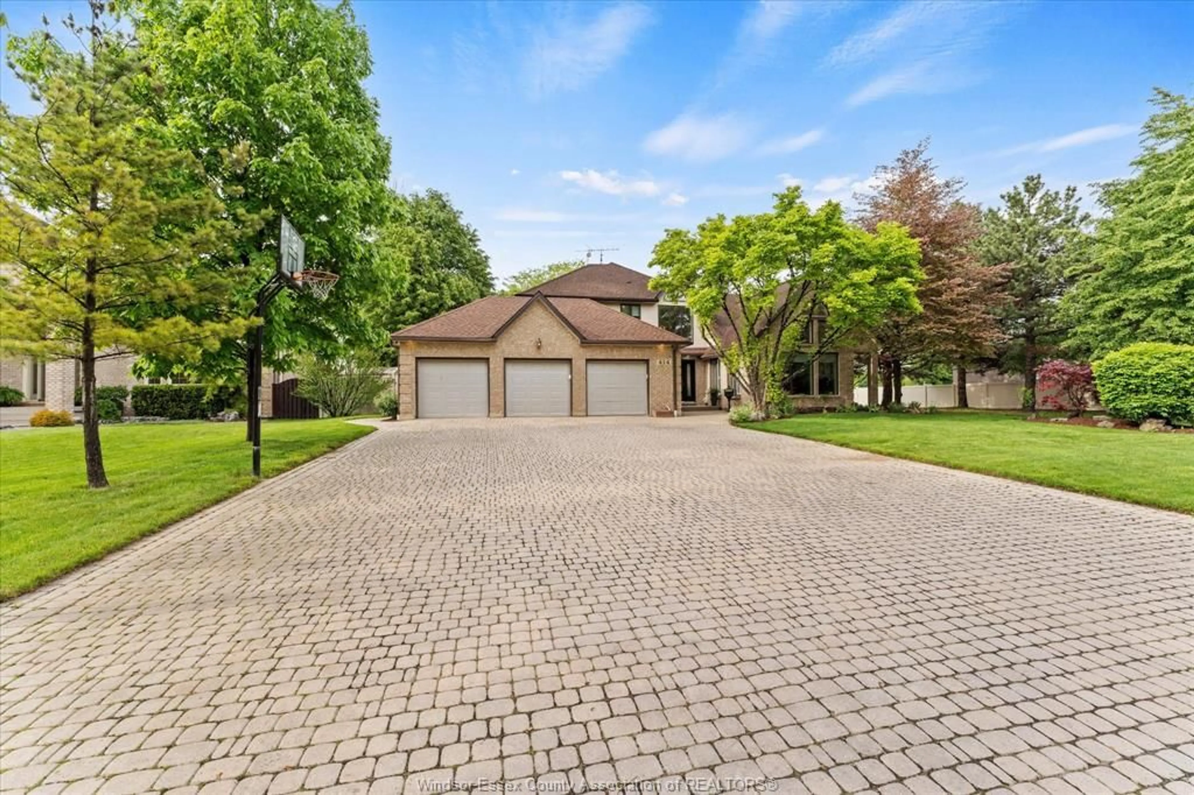 A pic from outside/outdoor area/front of a property/back of a property/a pic from drone, street for 414 CHAMBERS, Tecumseh Ontario N8N 4T5