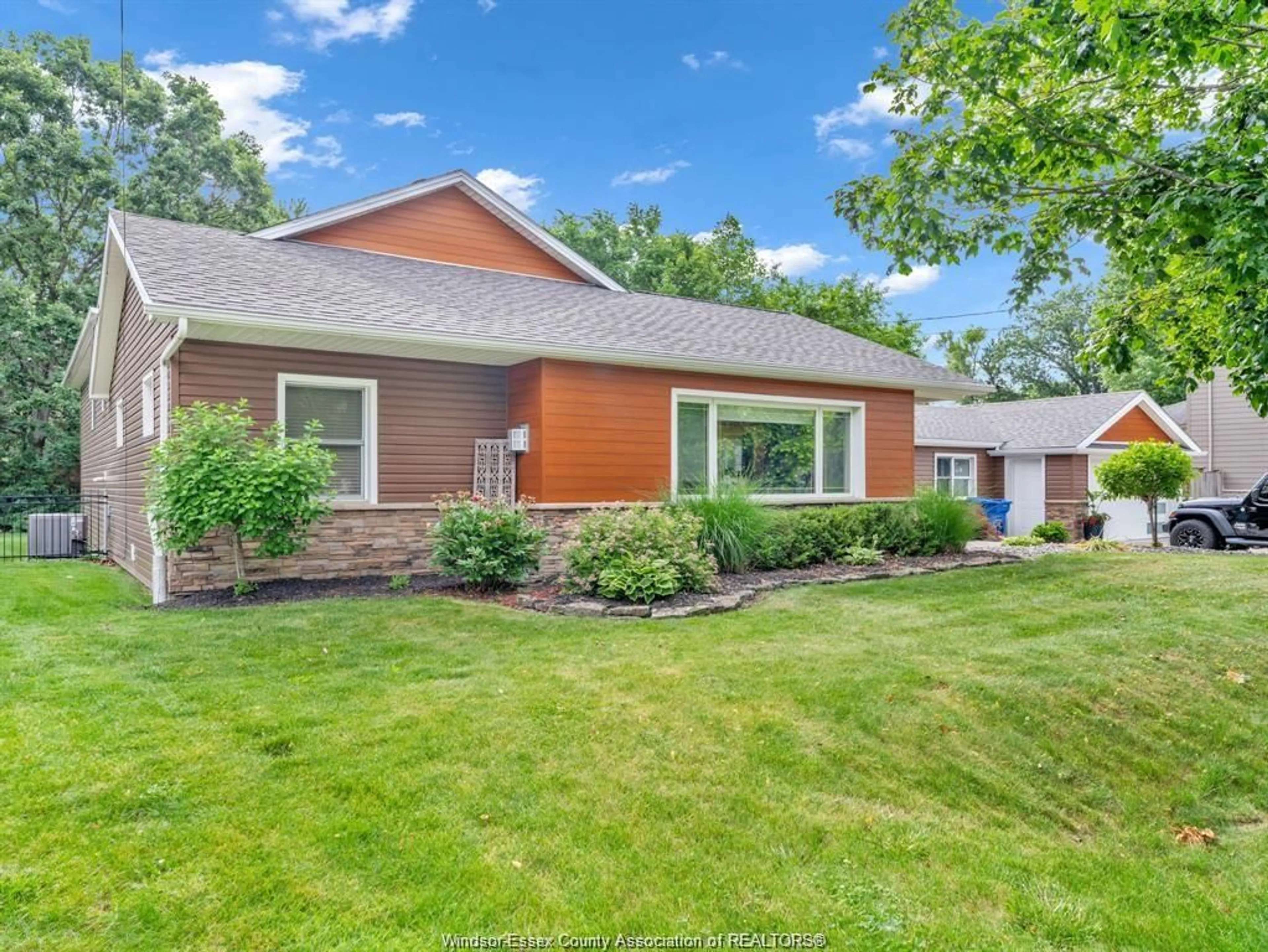 Home with vinyl exterior material, street for 4278 CASGRAIN Dr, Windsor Ontario N9G 2B2