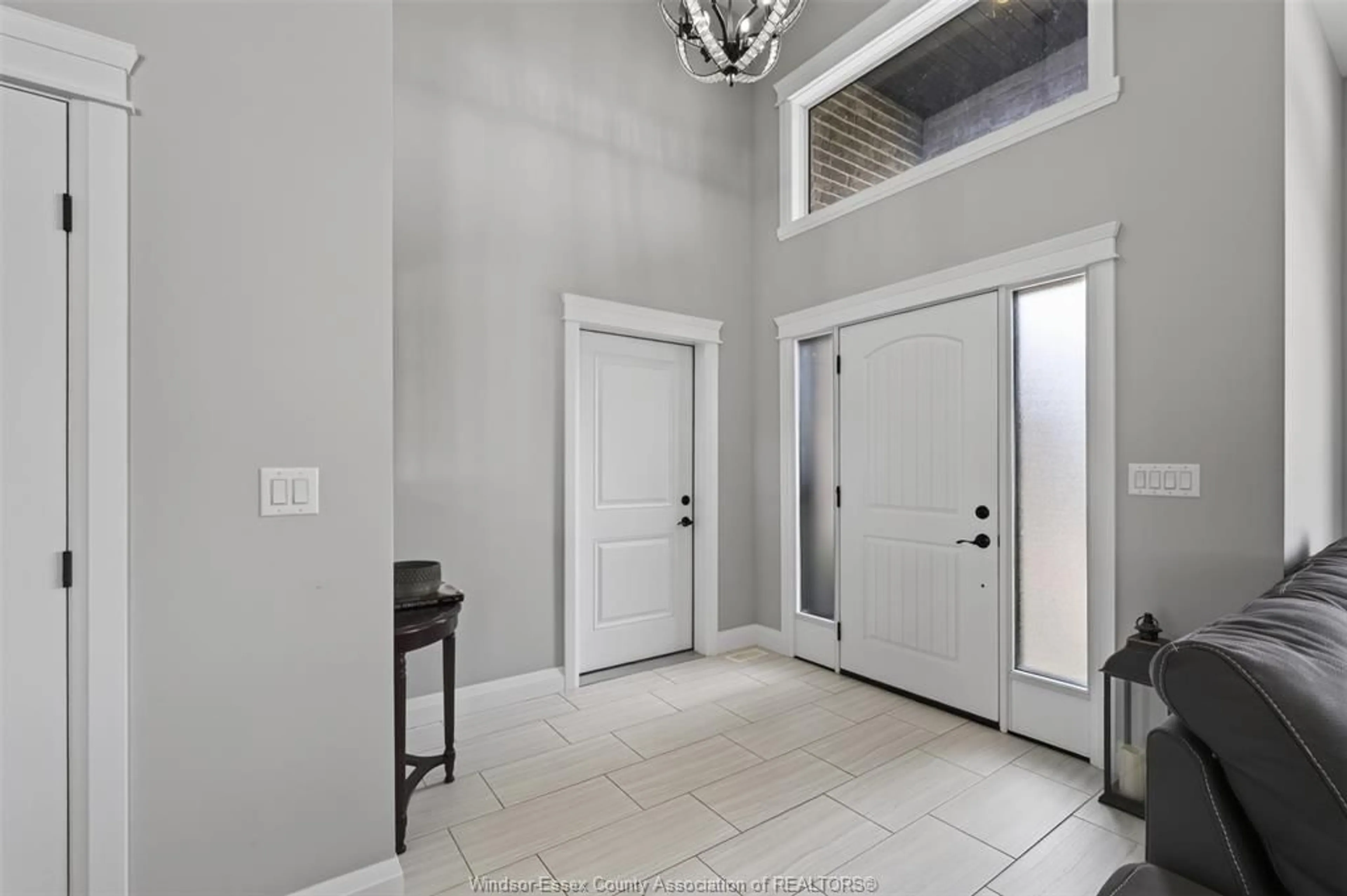 Indoor entryway for 1720 MUCCI Dr, Kingsville Ontario N0P 2G0