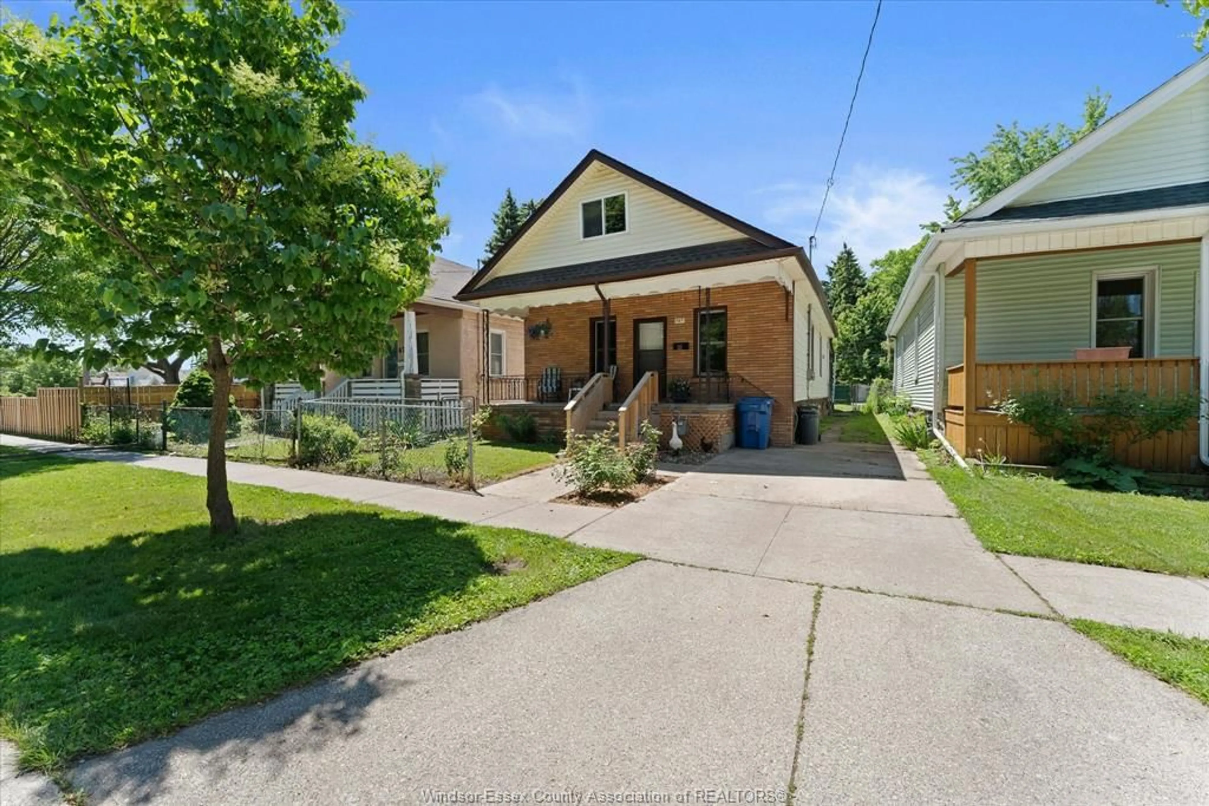 A pic from outside/outdoor area/front of a property/back of a property/a pic from drone, street for 663 BROCK St, Windsor Ontario N9C 2T1