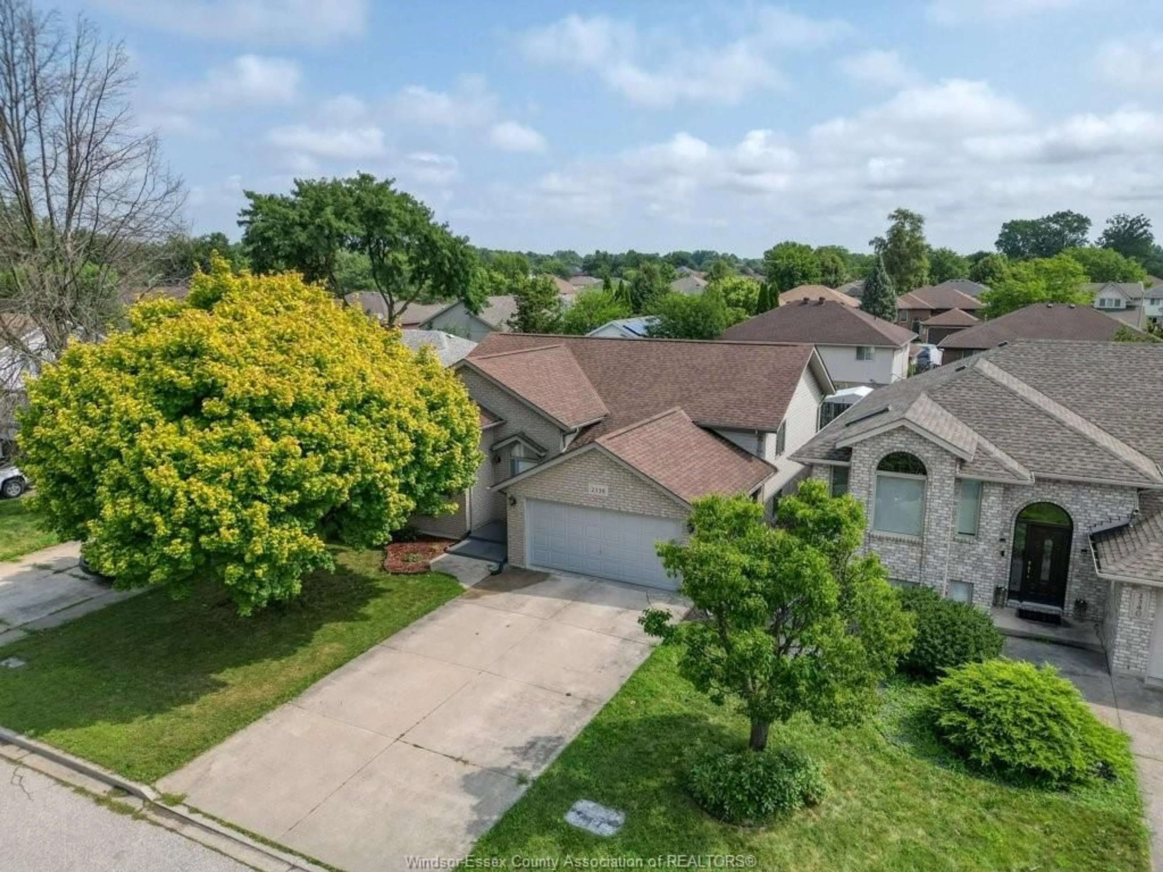 A pic from outside/outdoor area/front of a property/back of a property/a pic from drone, street for 2338 NORTHWAY Ave, Windsor Ontario N9E 4N6