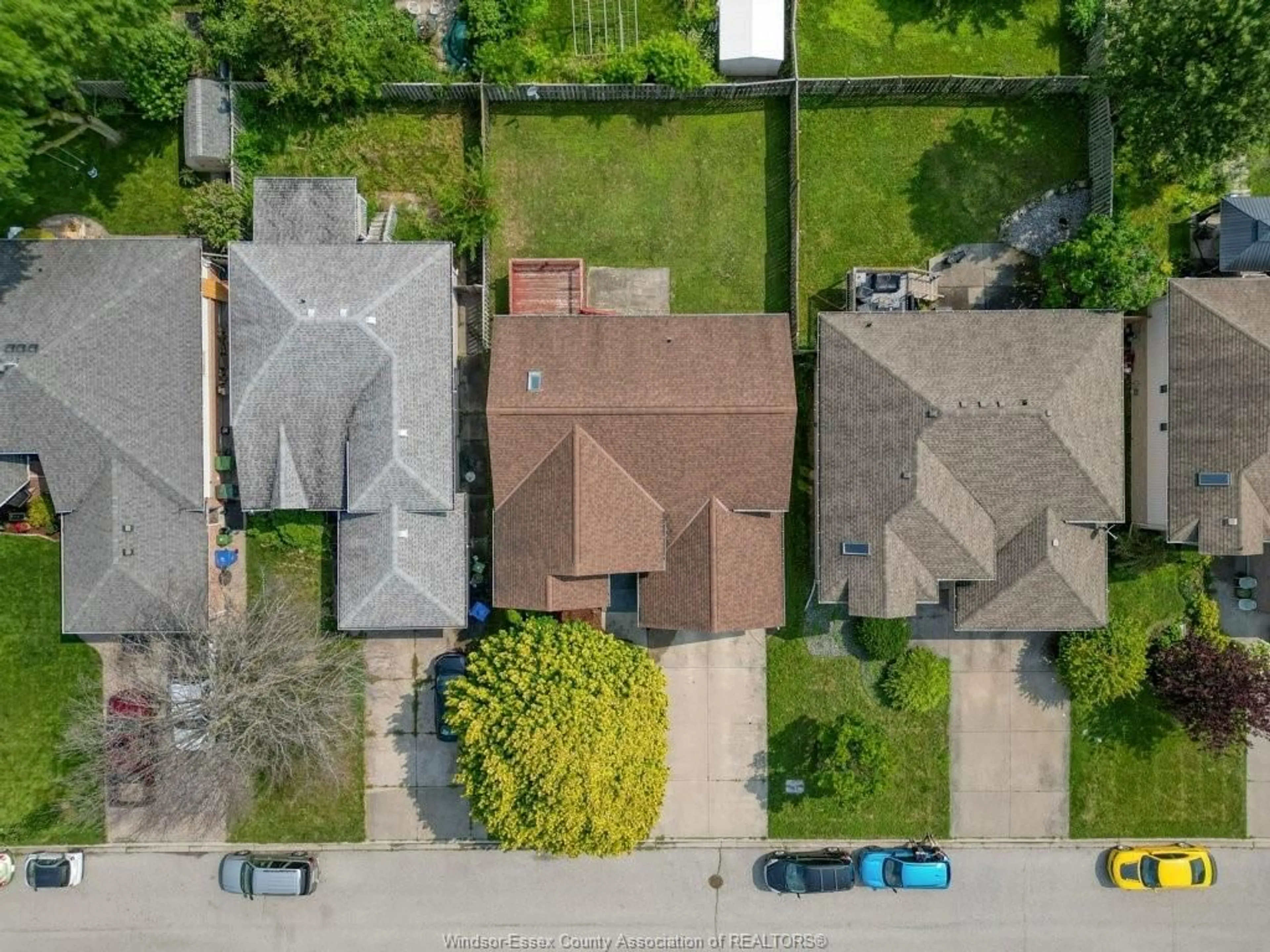 A pic from outside/outdoor area/front of a property/back of a property/a pic from drone, street for 2338 NORTHWAY Ave, Windsor Ontario N9E 4N6