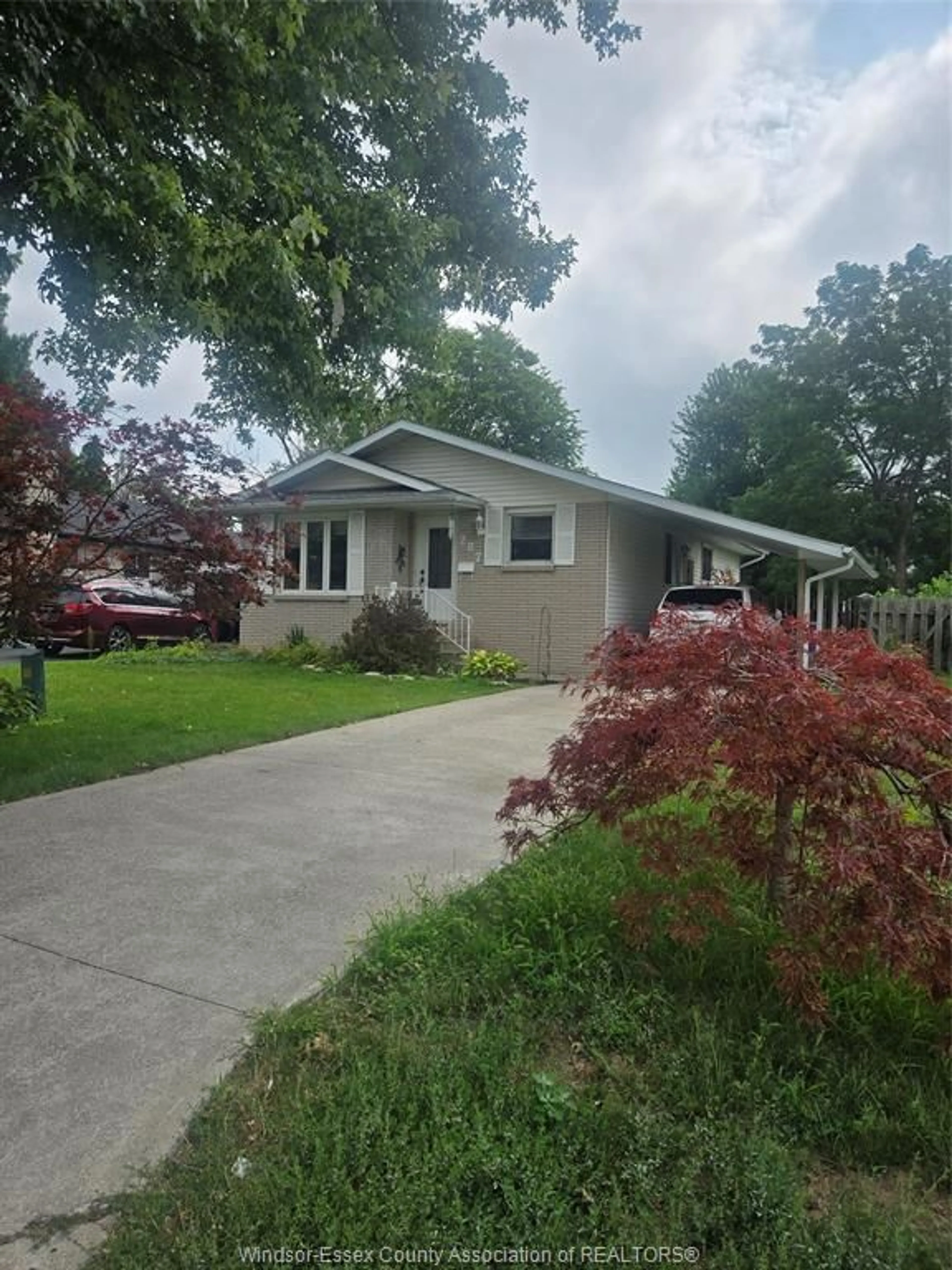 Home with vinyl exterior material, street for 287 COGHILL Dr, Kingsville Ontario N9Y 3K9