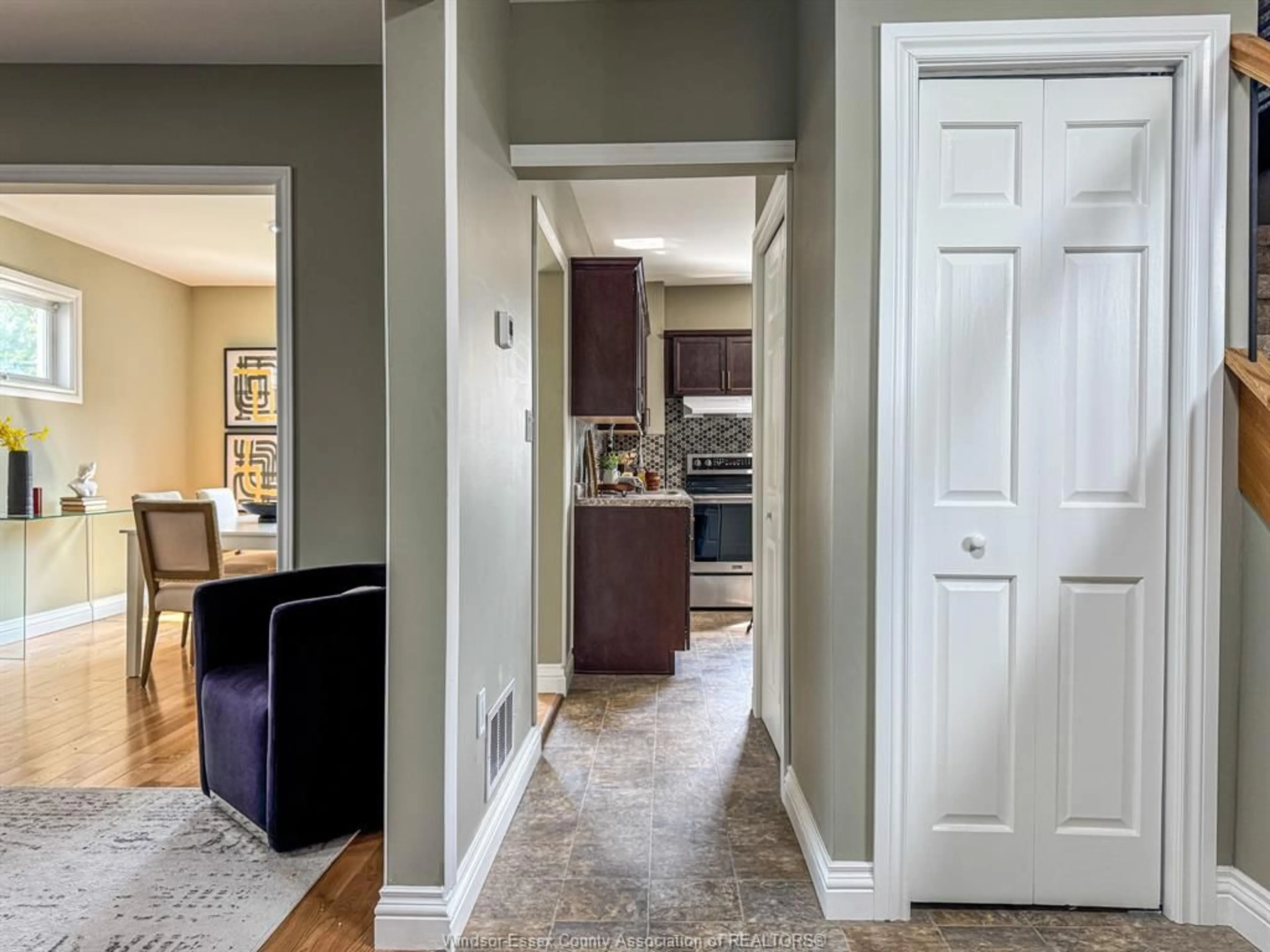 Indoor entryway for 1720 MARENTETTE Ave, Windsor Ontario N8X 4E6