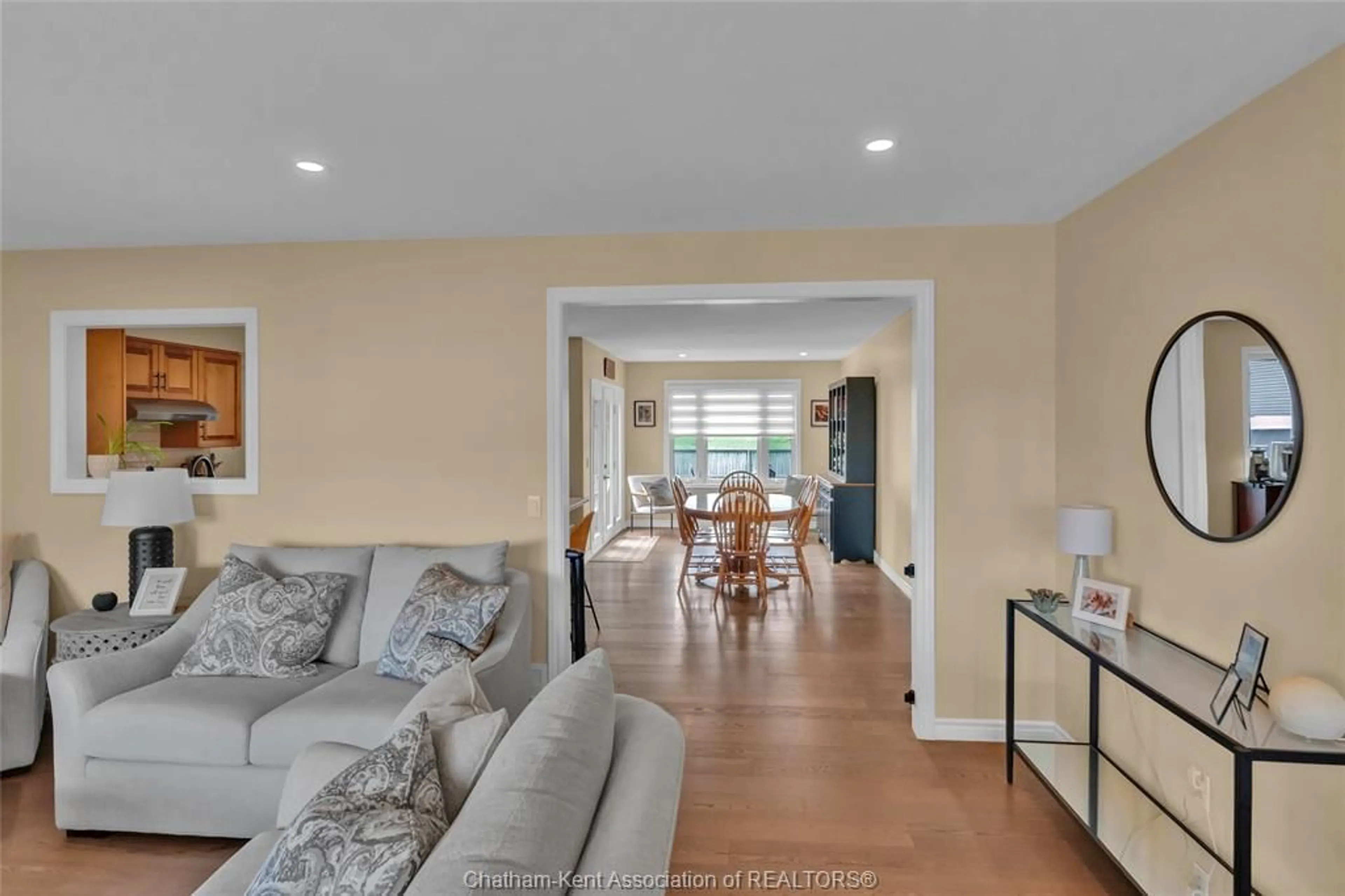 Living room with furniture, unknown for 2027 Dufferin Ave, Wallaceburg Ontario N8A 4M5
