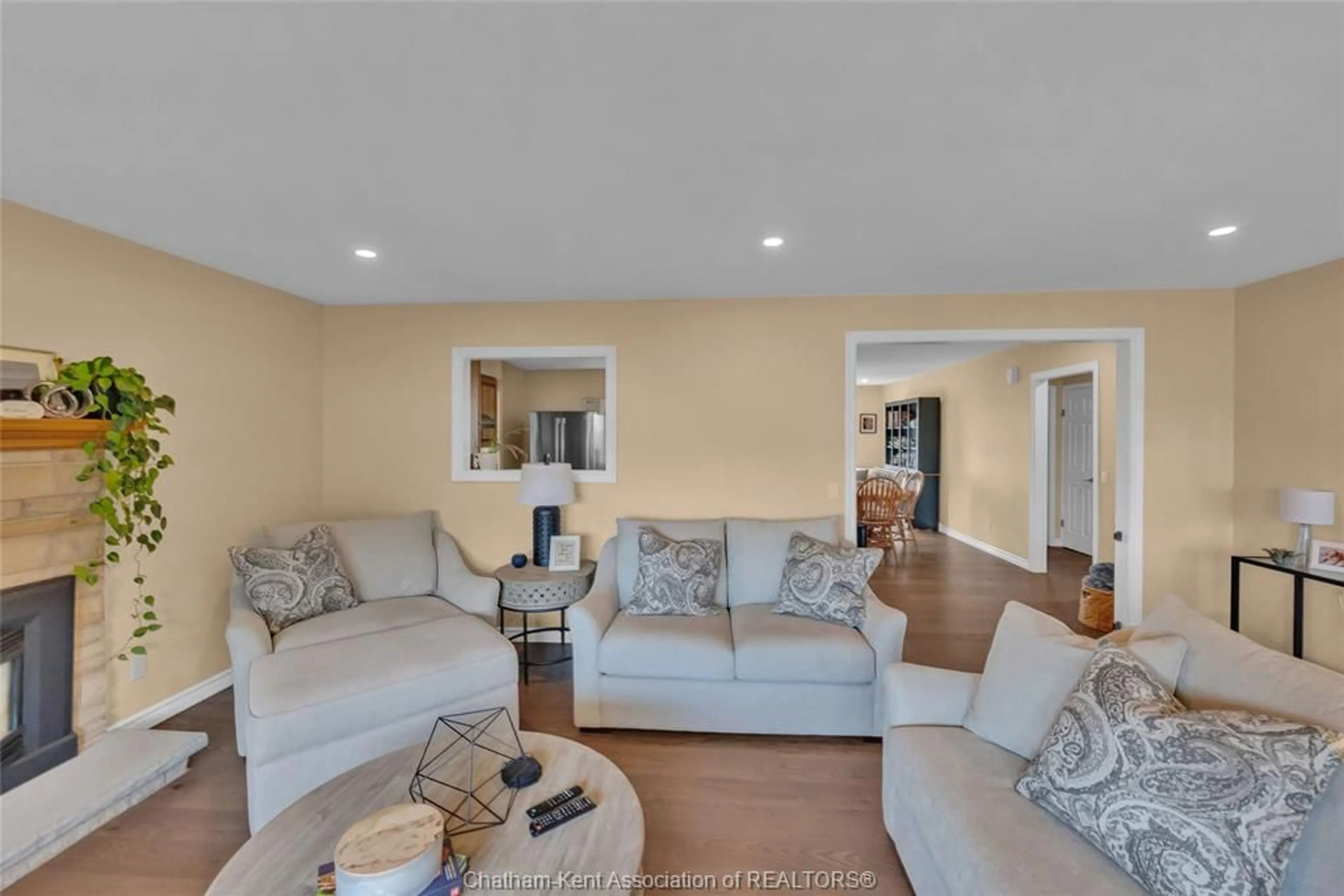 Living room with furniture, unknown for 2027 Dufferin Ave, Wallaceburg Ontario N8A 4M5