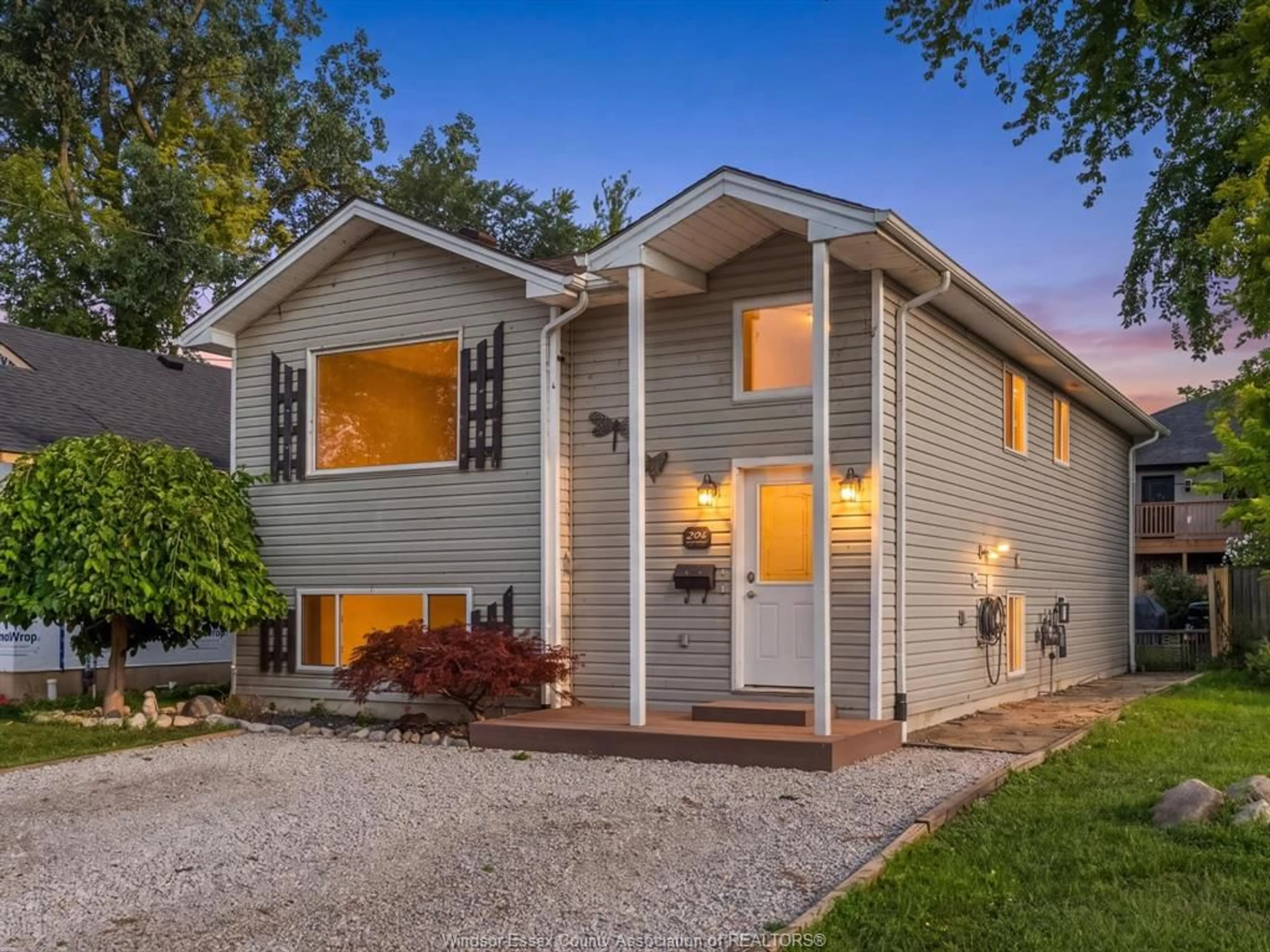 Home with vinyl exterior material, street for 294 Erieview Dr, Kingsville Ontario N9Y 1M4