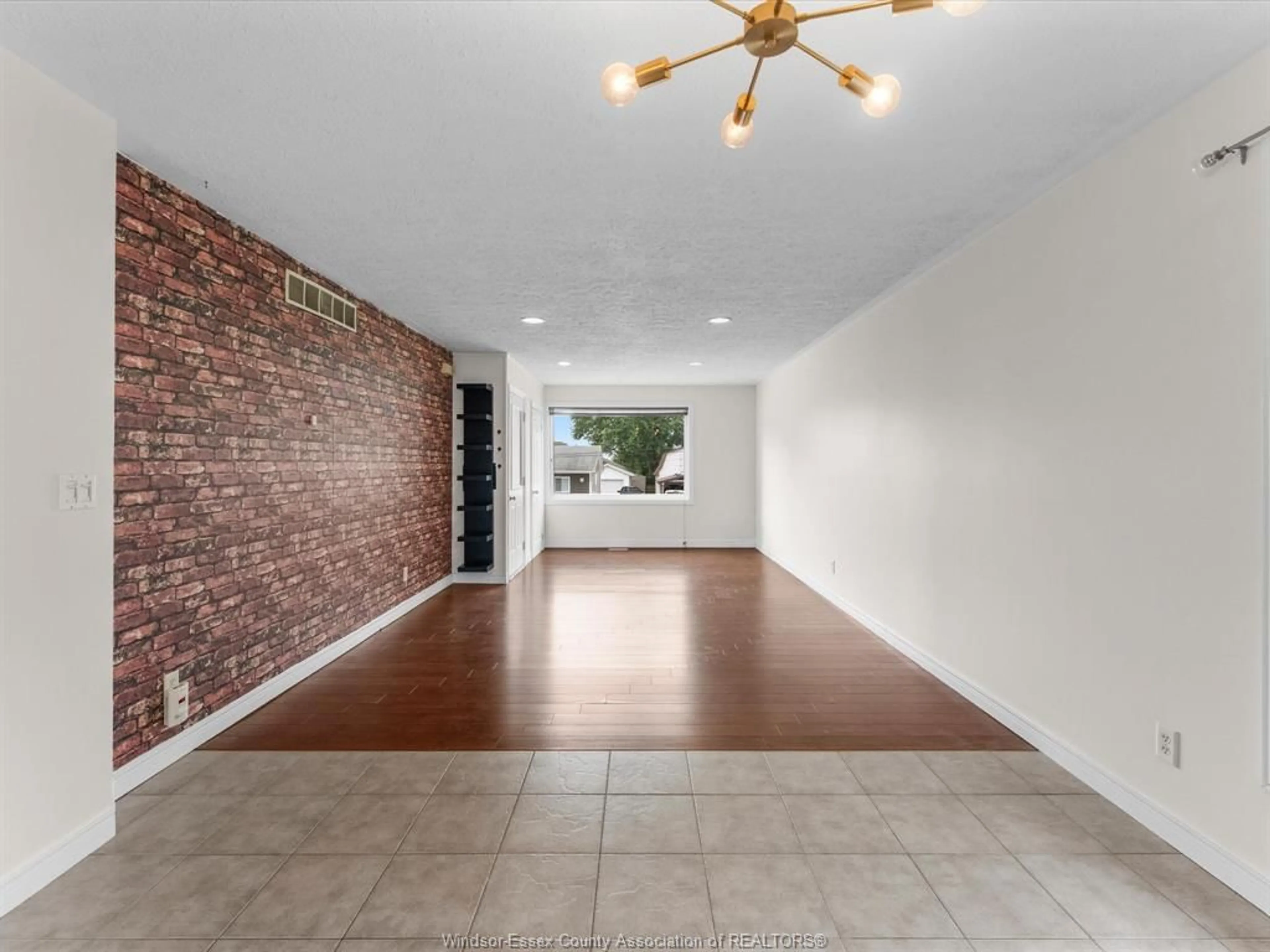 Indoor entryway for 294 Erieview Dr, Kingsville Ontario N9Y 1M4