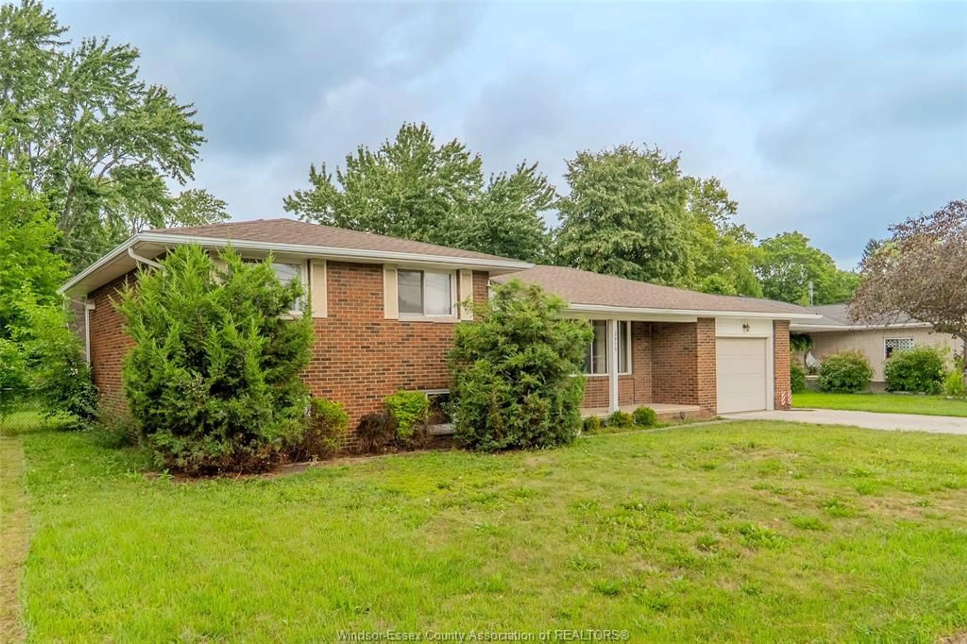 Home with brick exterior material, unknown for 2010 Grand Marais Rd, Windsor Ontario N9E 1G1