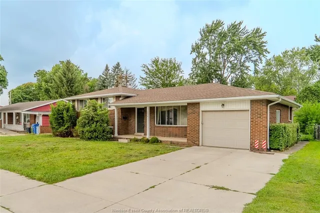2010 Grand Marais Rd, Windsor 4