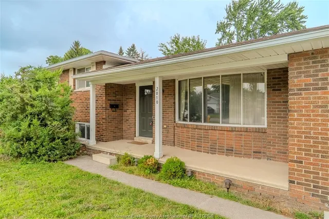 2010 Grand Marais Rd, Windsor 5