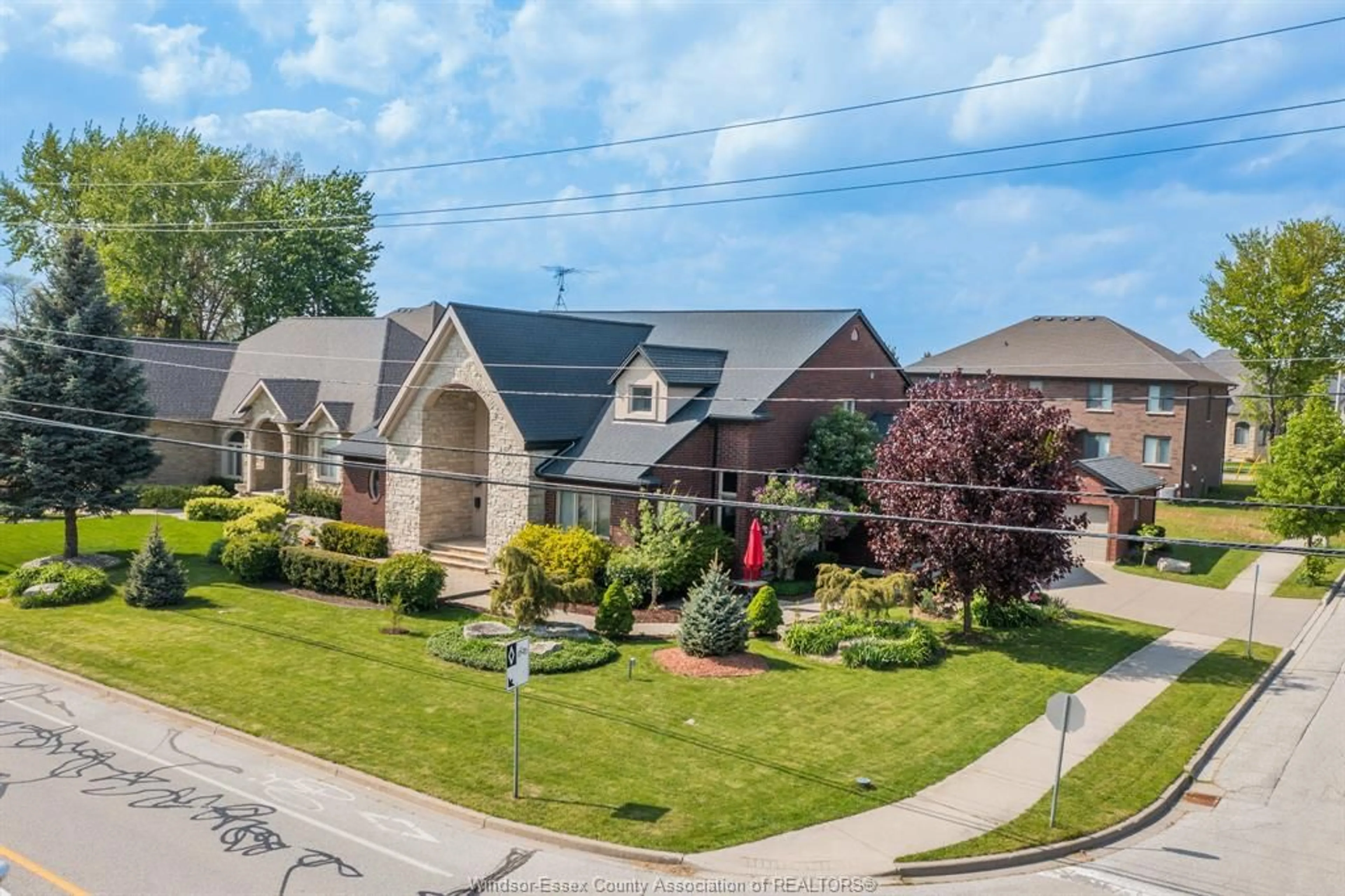 A pic from outside/outdoor area/front of a property/back of a property/a pic from drone, street for 2990 NORMANDY St, LaSalle Ontario N9H 2P2