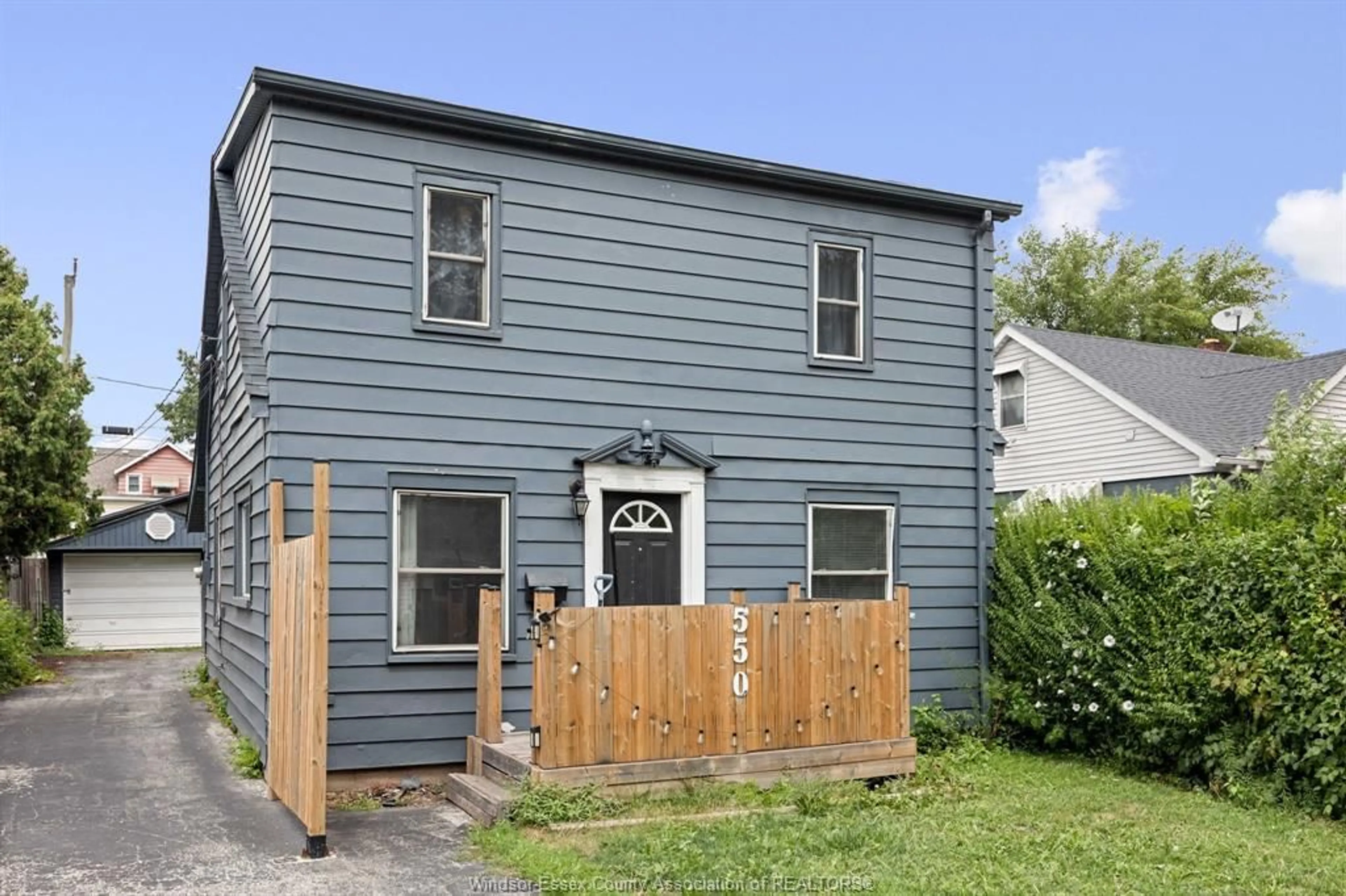 Home with vinyl exterior material, street for 550 CAPITAL, Windsor Ontario N8X 3E8