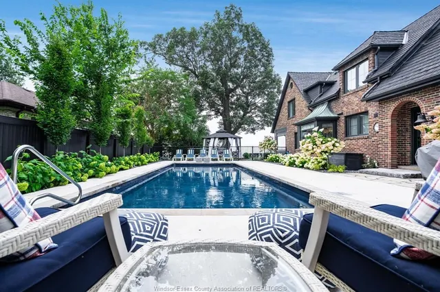24 Bayshore, Leamington 2