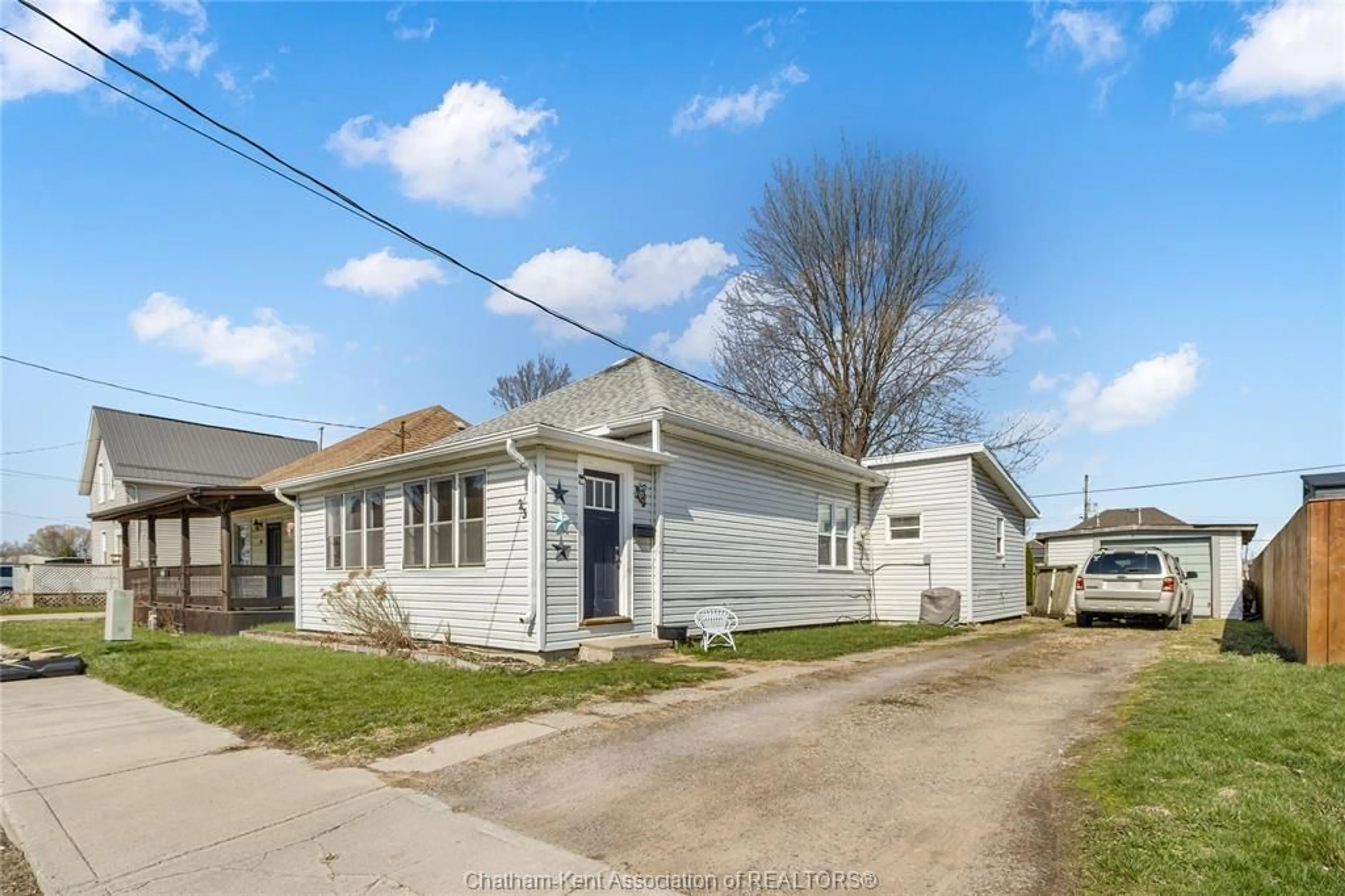 A pic from outside/outdoor area/front of a property/back of a property/a pic from drone, street for 23 DEGGE St, Chatham Ontario N7M 4X3
