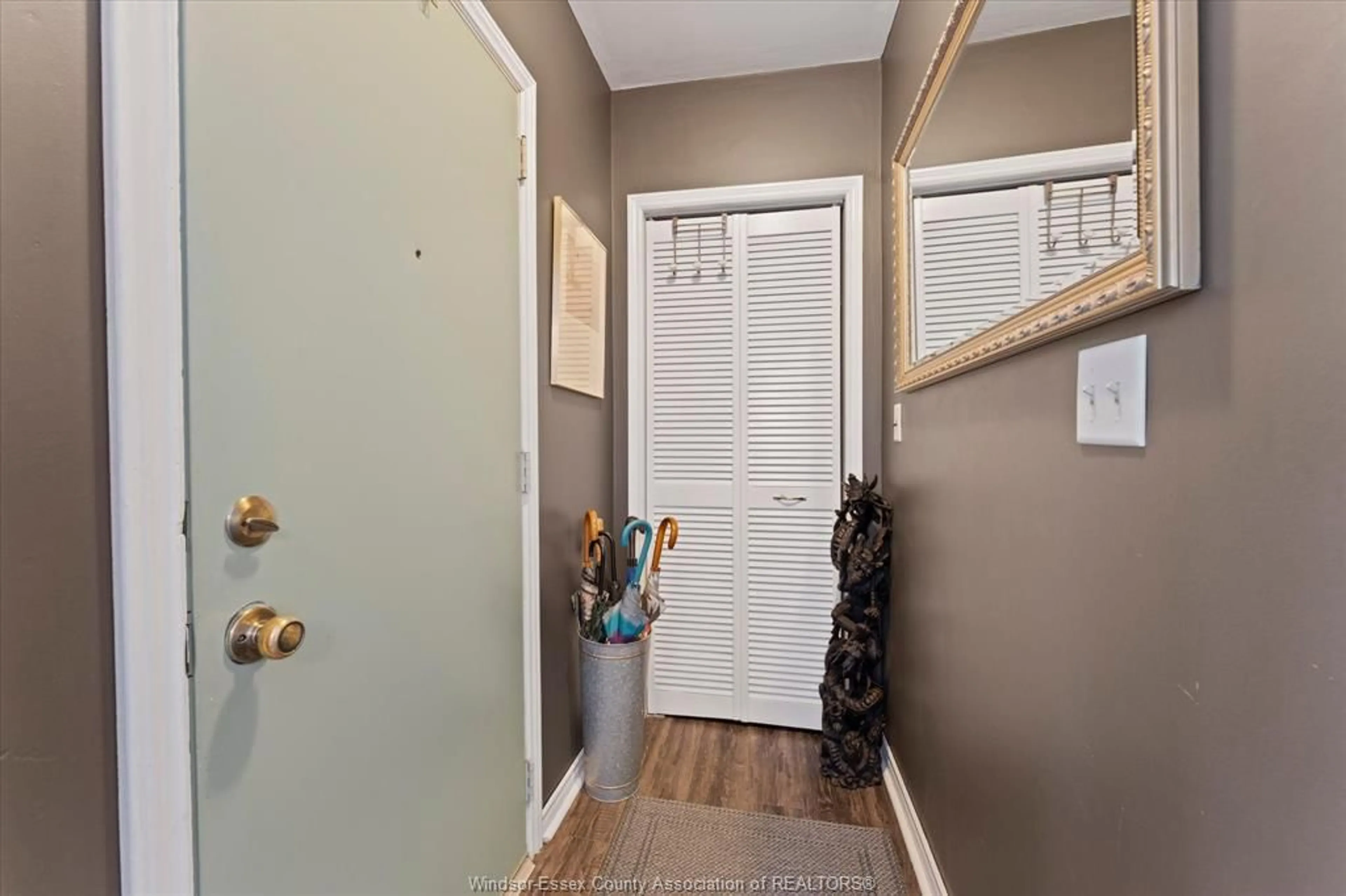 Indoor entryway for 1729 WINDERMERE, Windsor Ontario N8W 2S2