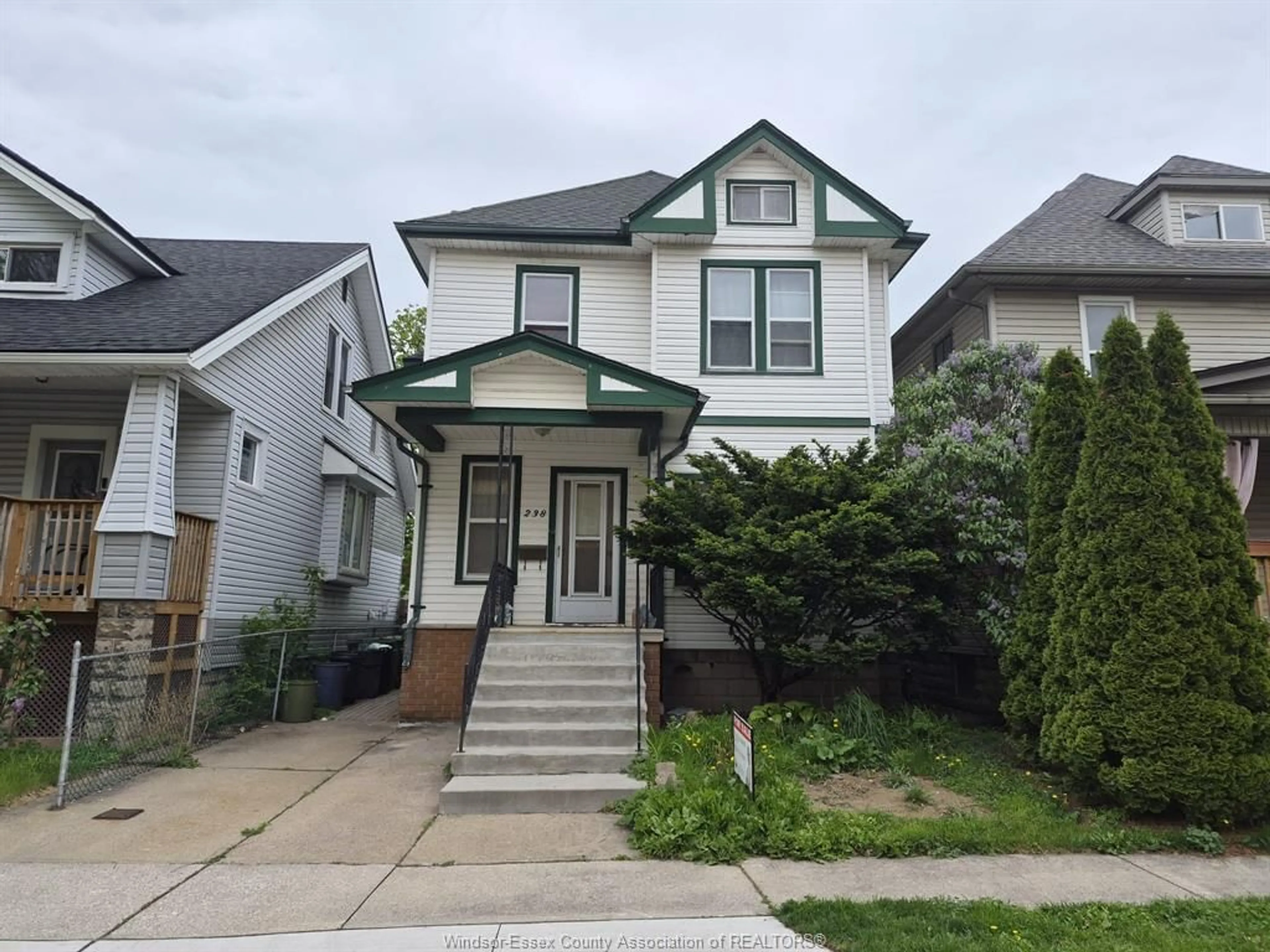 Home with vinyl exterior material, street for 238 BELLEVIEW Ave, Windsor Ontario N8Y 2V9