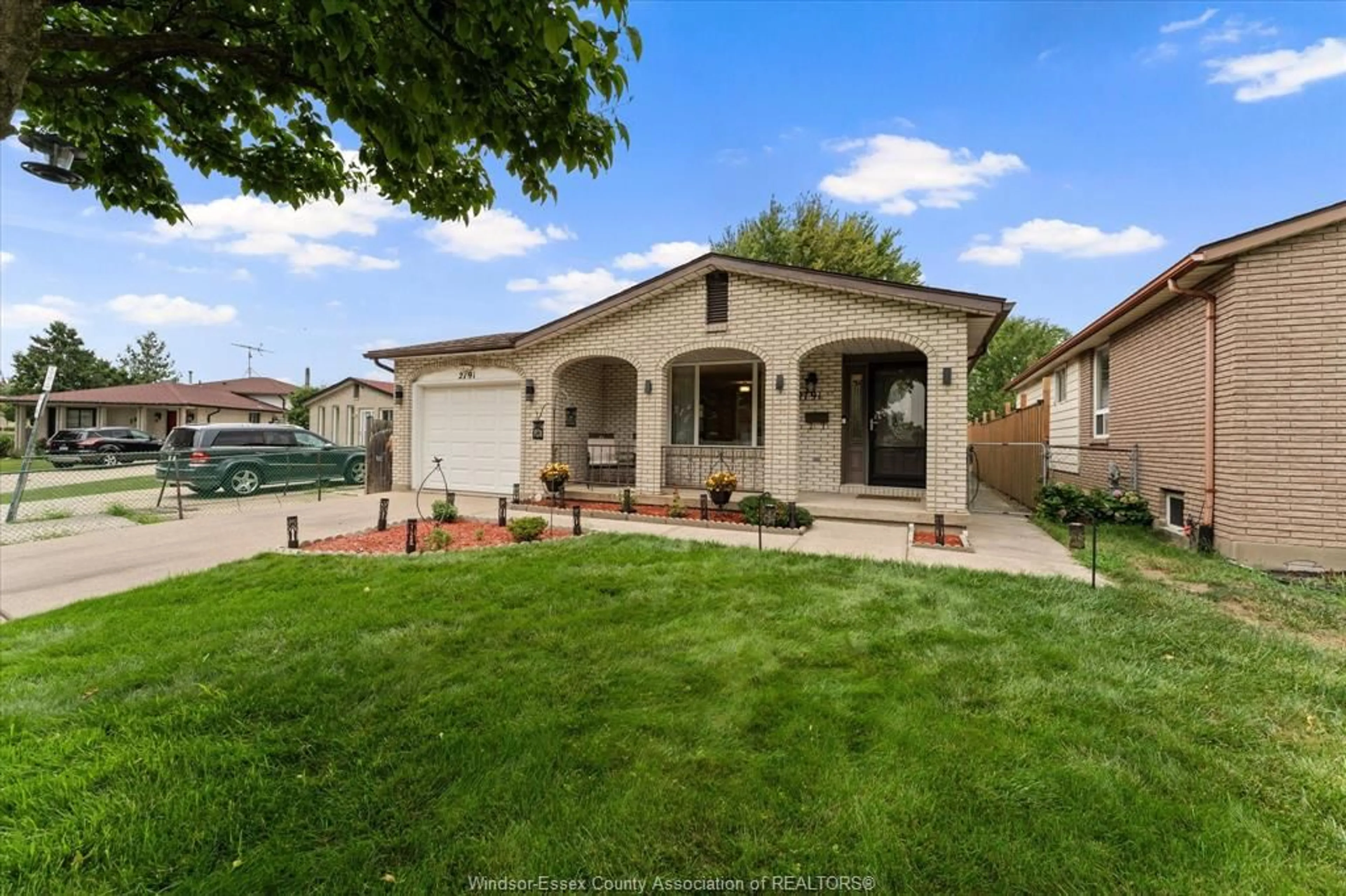 Unknown for 2791 GARVEY Cres, Windsor Ontario N8W 4W7