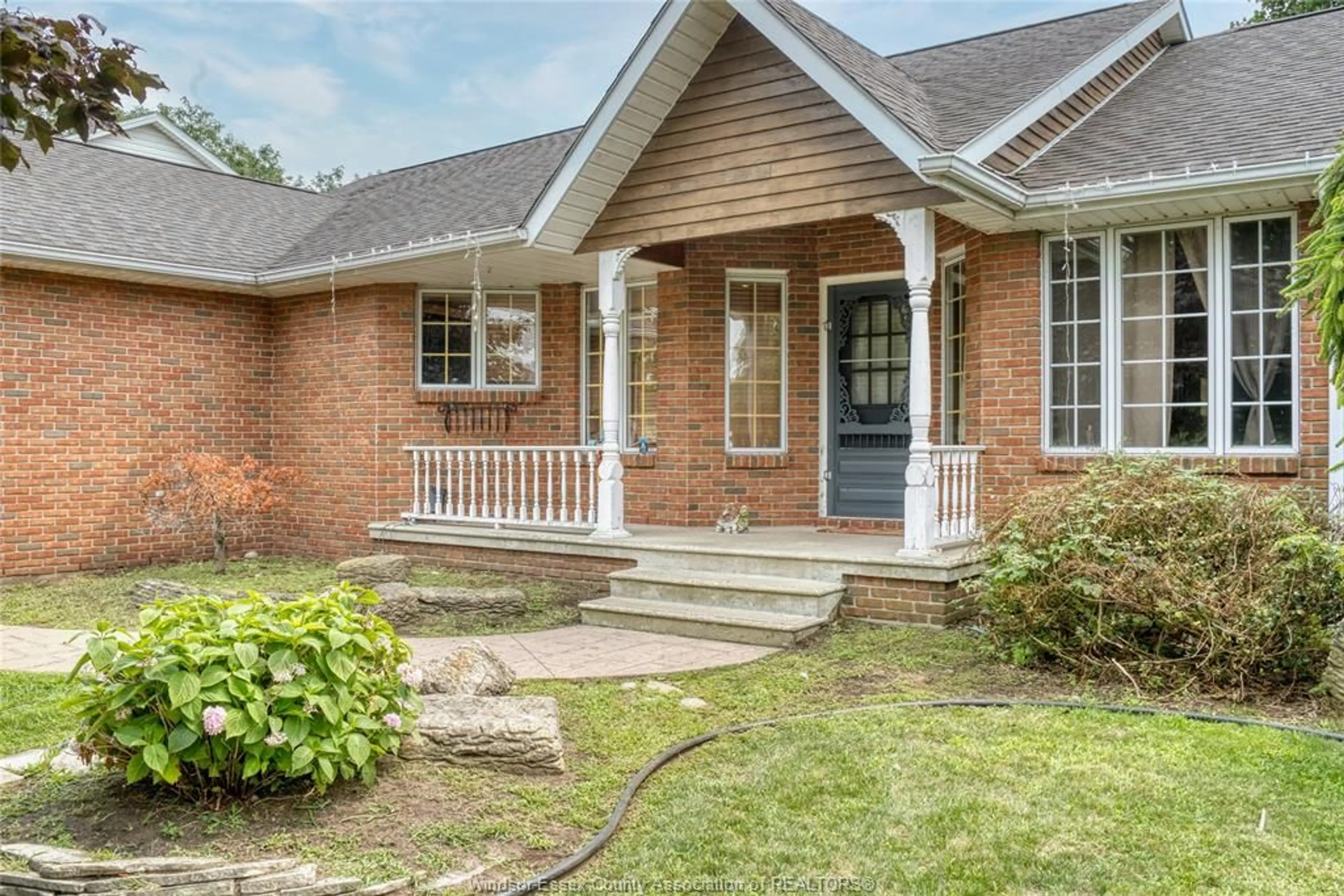 Home with brick exterior material, street for 54 SHAWNEE Crt, Leamington Ontario N8H 5A9