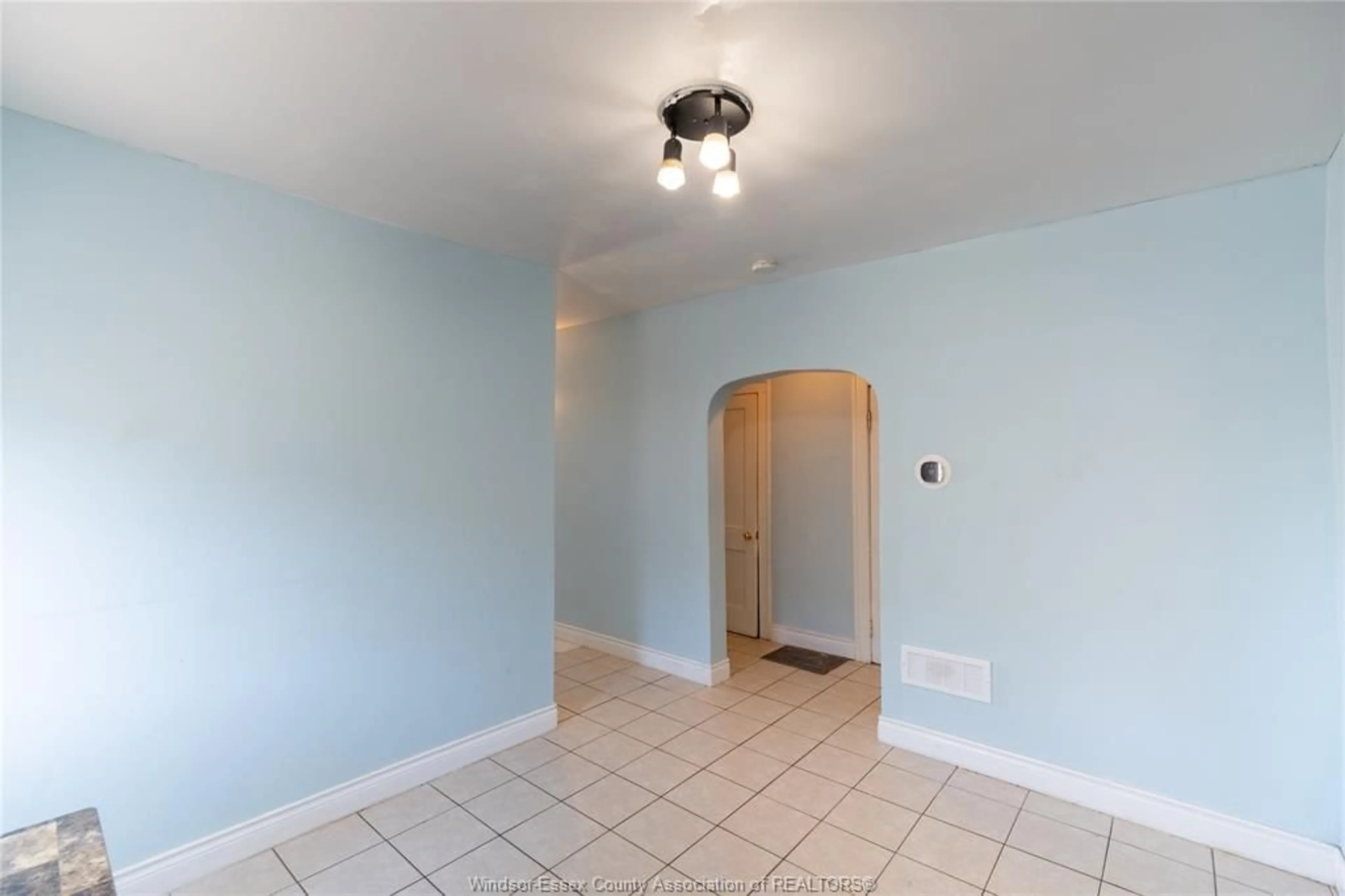 A pic of a room for 915 JOSEPHINE, Windsor Ontario N9B 2L4
