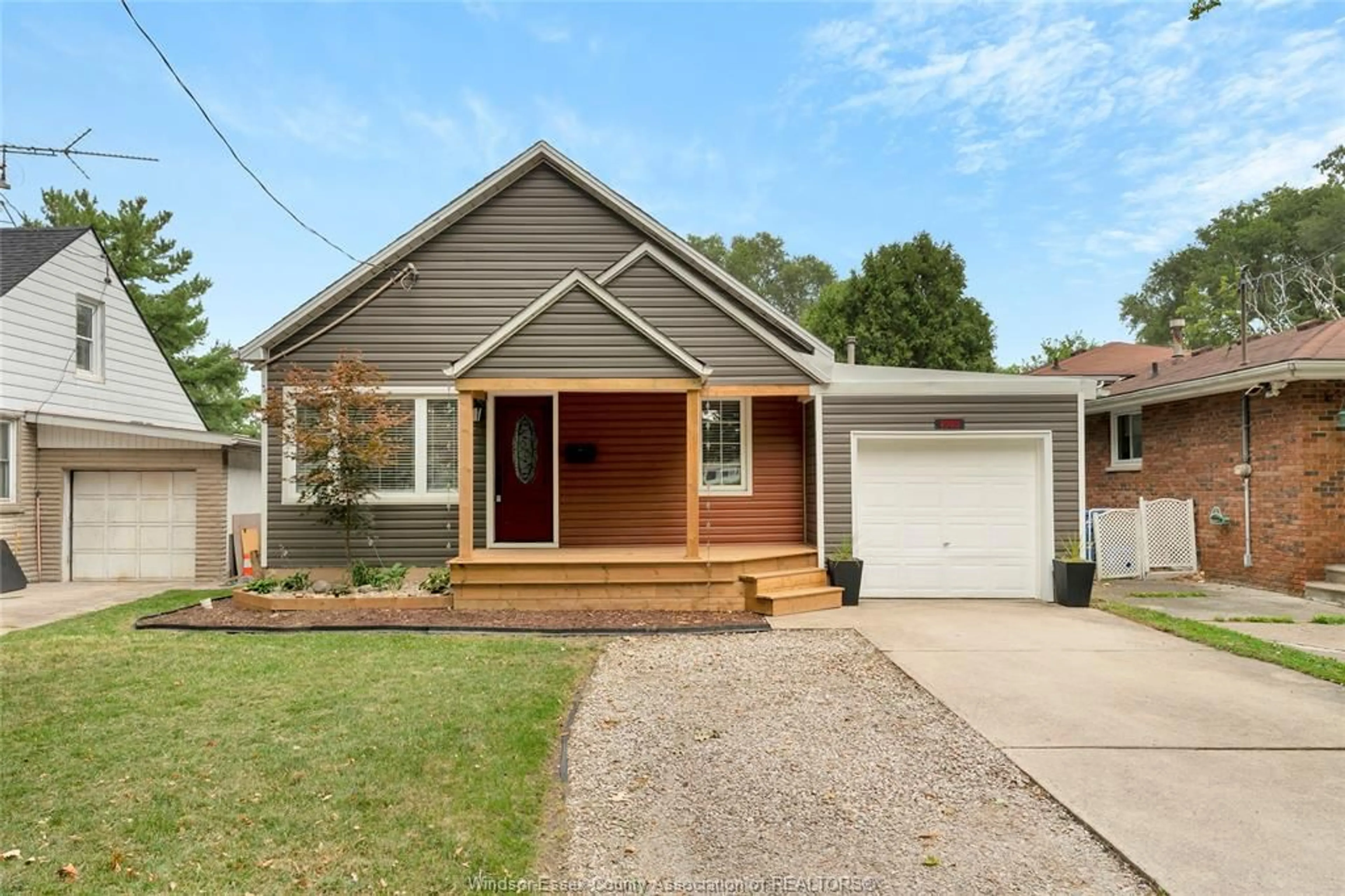 Home with vinyl exterior material, street for 1910 WESTMINSTER, Windsor Ontario N8T 1X6