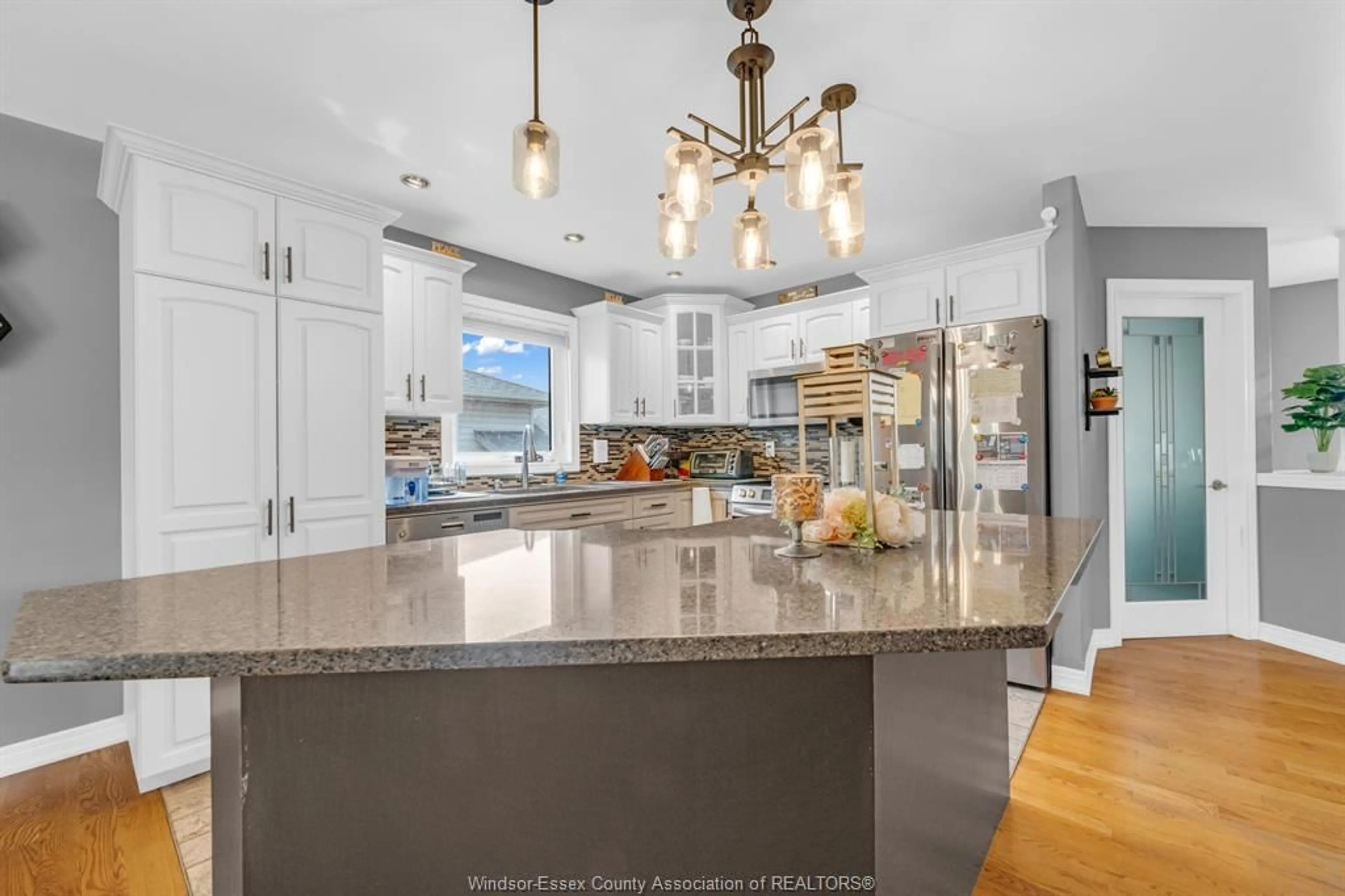 Open concept kitchen, ceramic/tile floor for 68 Wakefield Ave, Leamington Ontario N8H 5J8