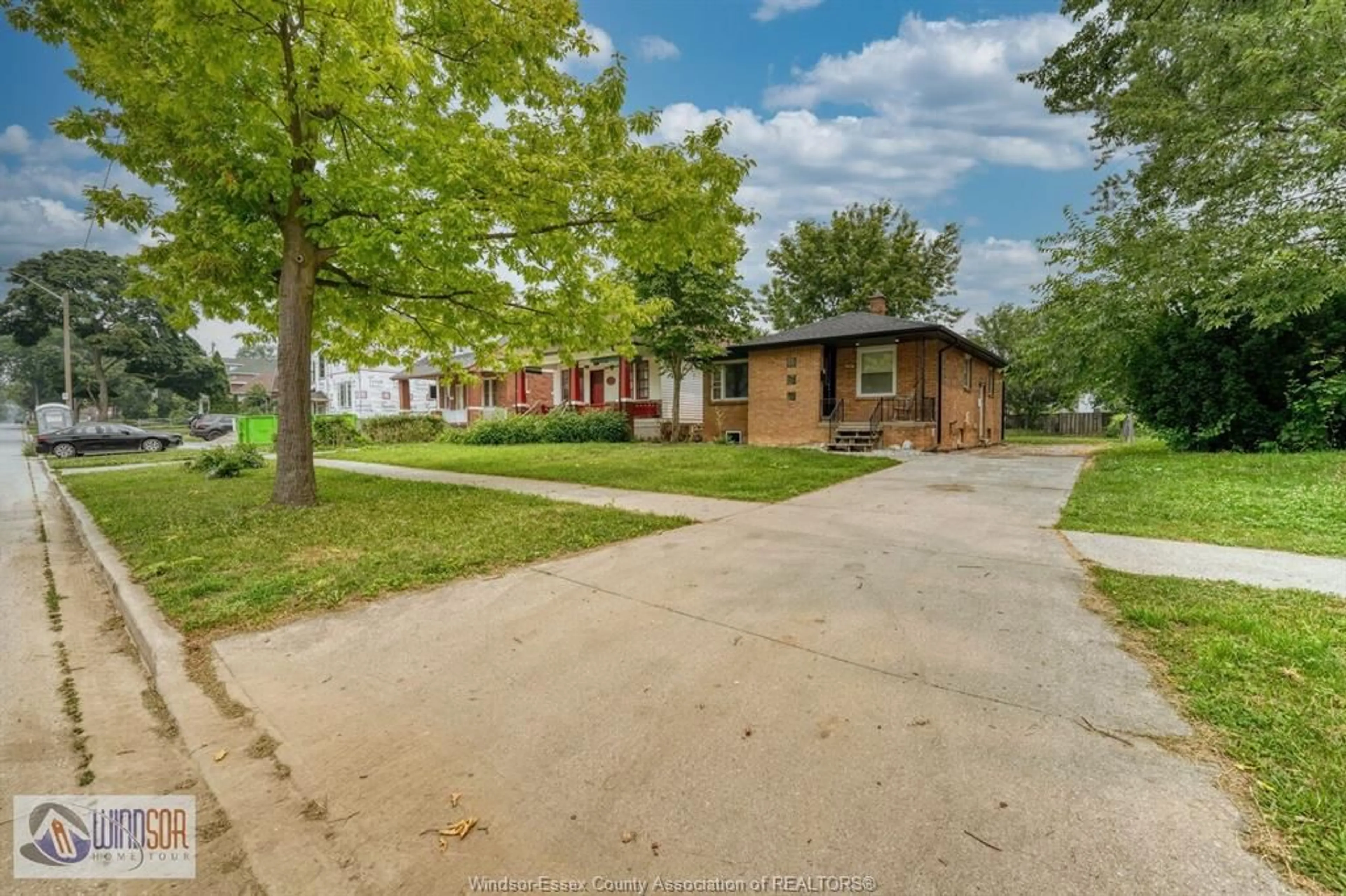 A pic from outside/outdoor area/front of a property/back of a property/a pic from drone, street for 736 PARTINGTON Ave, Windsor Ontario N9B 2N7