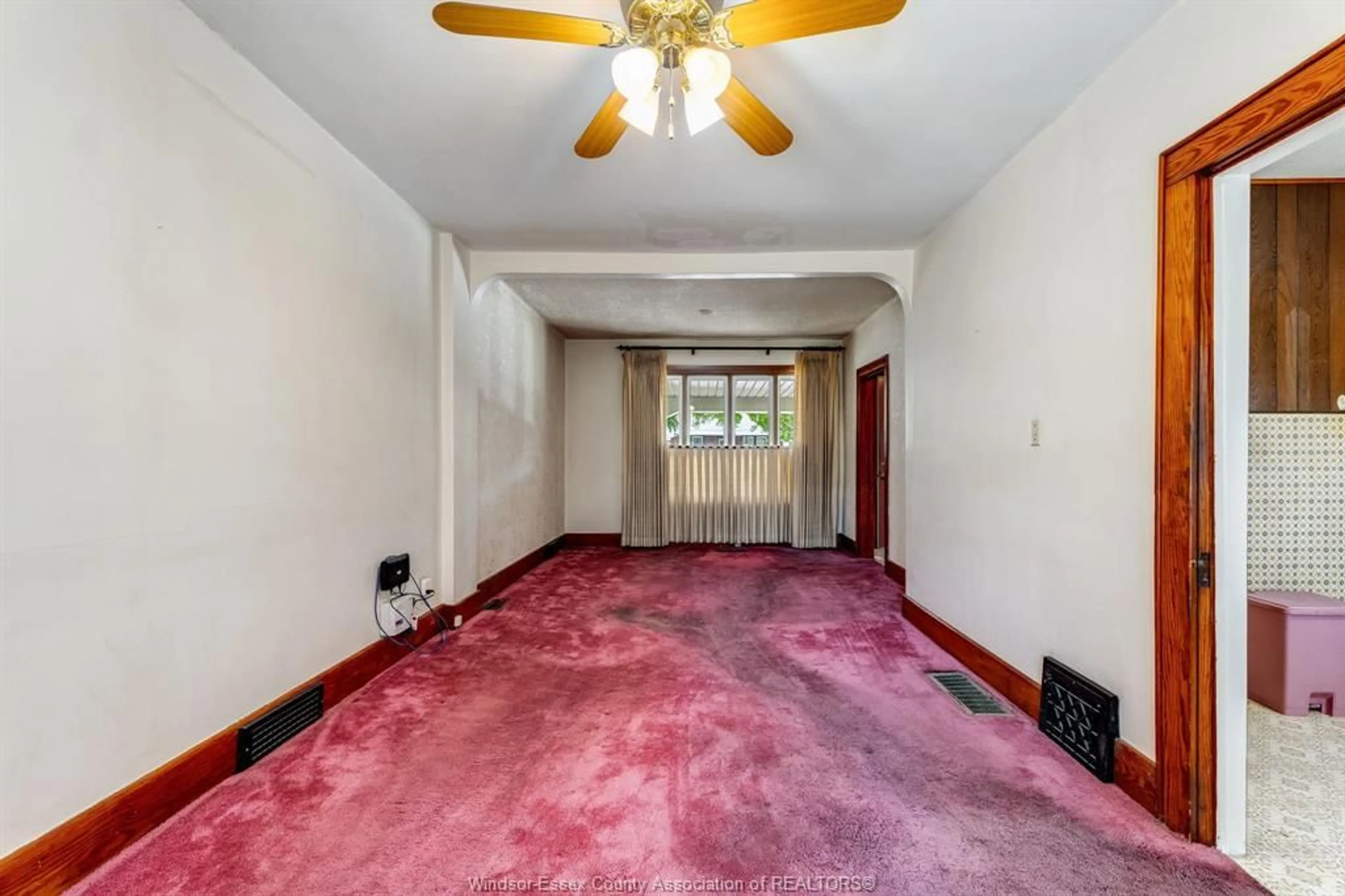 A pic of a room for 1437 Gladstone Ave, Windsor Ontario N8X 2P9