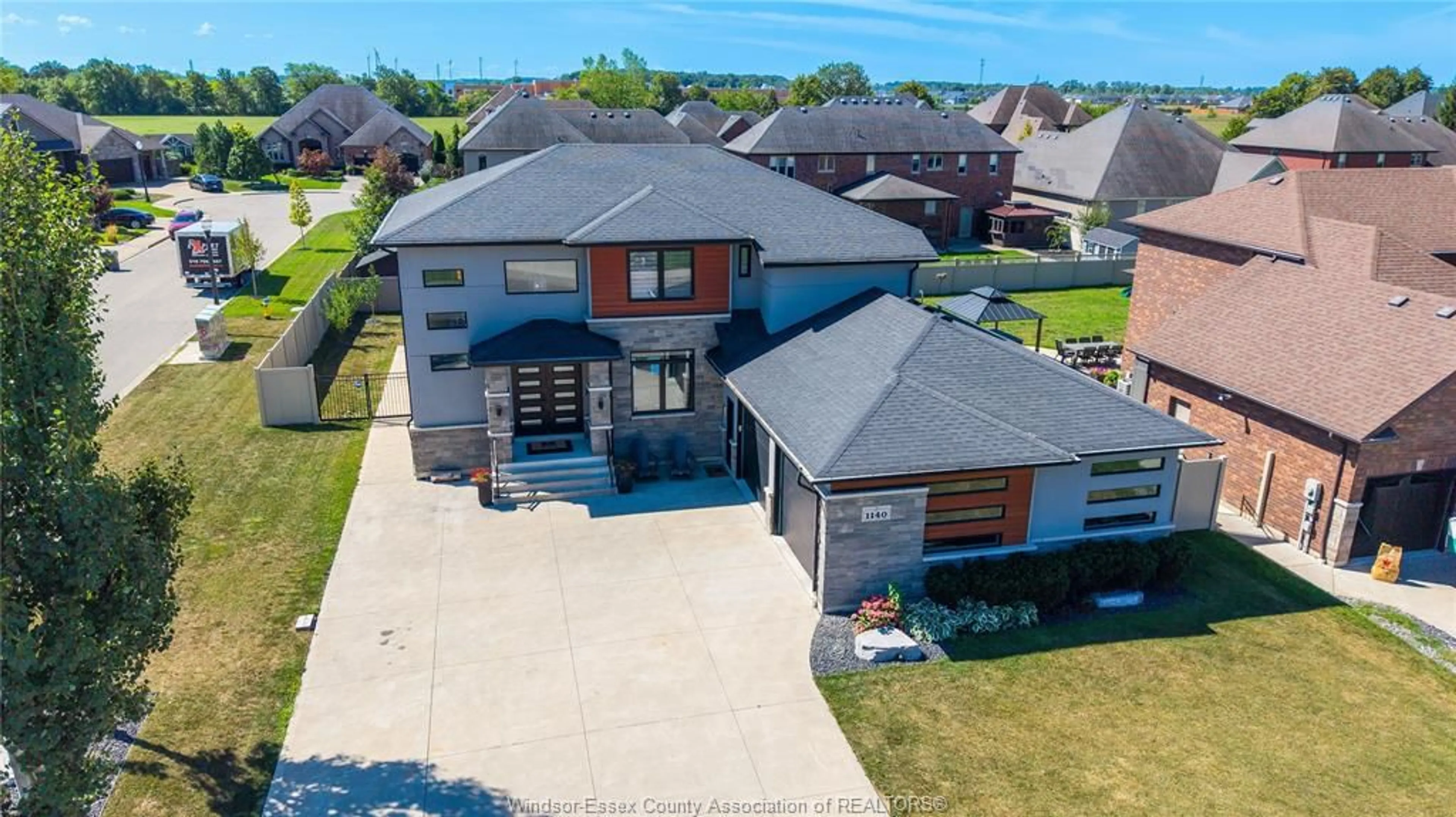 A pic from outside/outdoor area/front of a property/back of a property/a pic from drone, unknown for 1140 REGENCY Cres, Lakeshore Ontario N8L 0W6