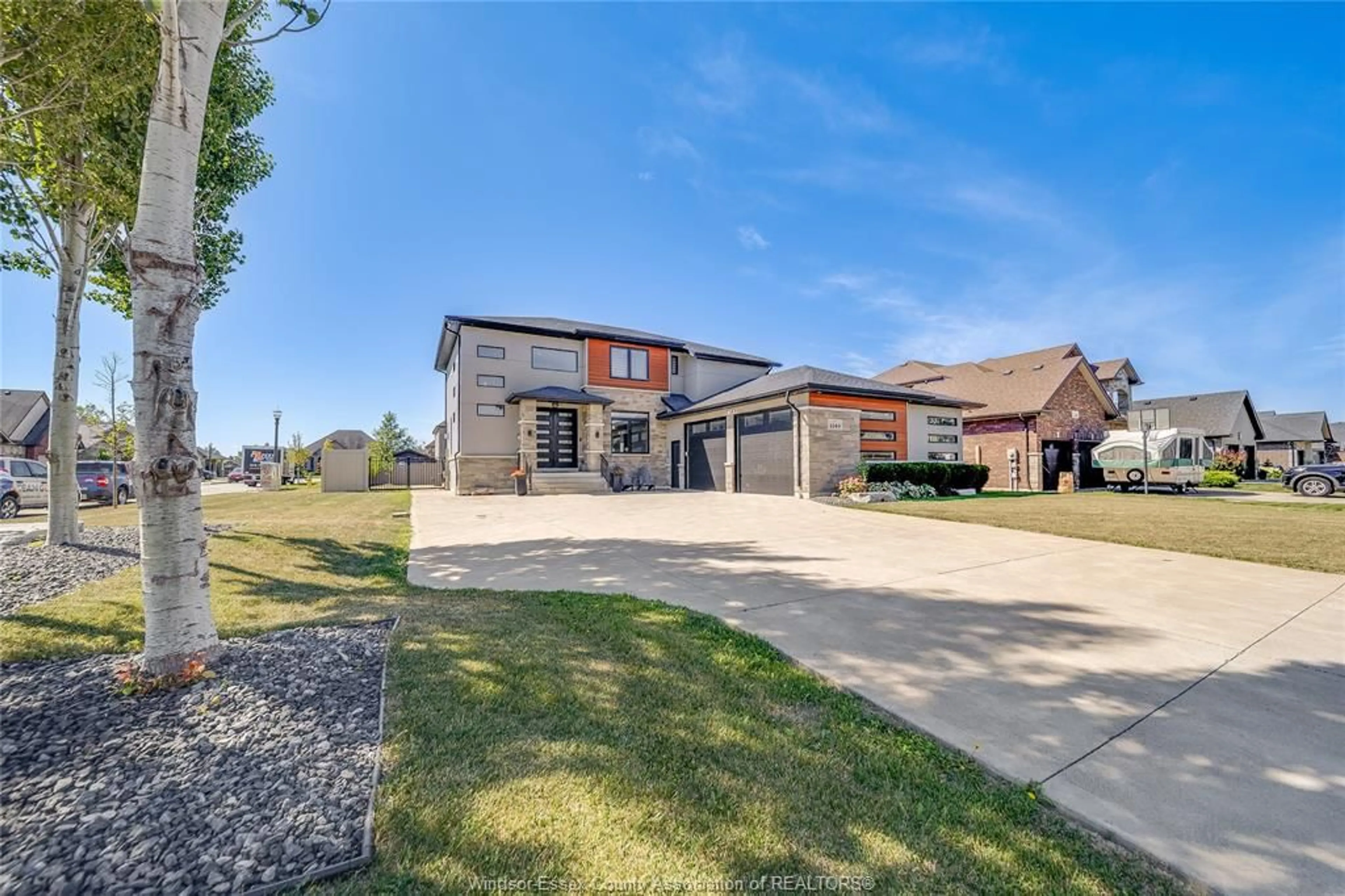 A pic from outside/outdoor area/front of a property/back of a property/a pic from drone, street for 1140 REGENCY Cres, Lakeshore Ontario N8L 0W6