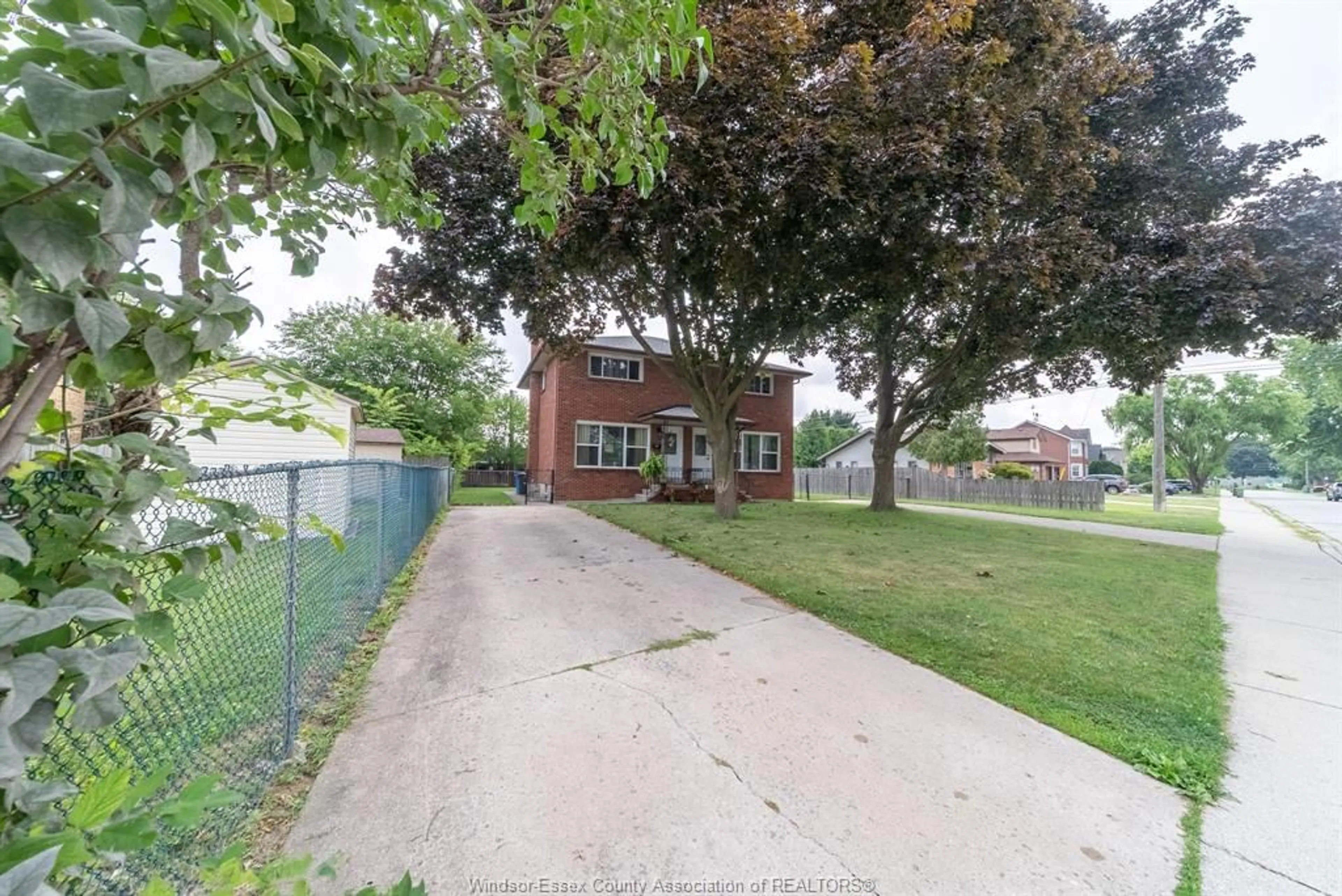 A pic from outside/outdoor area/front of a property/back of a property/a pic from drone, street for 824-826 SMEETON, Windsor Ontario N8S 3X5