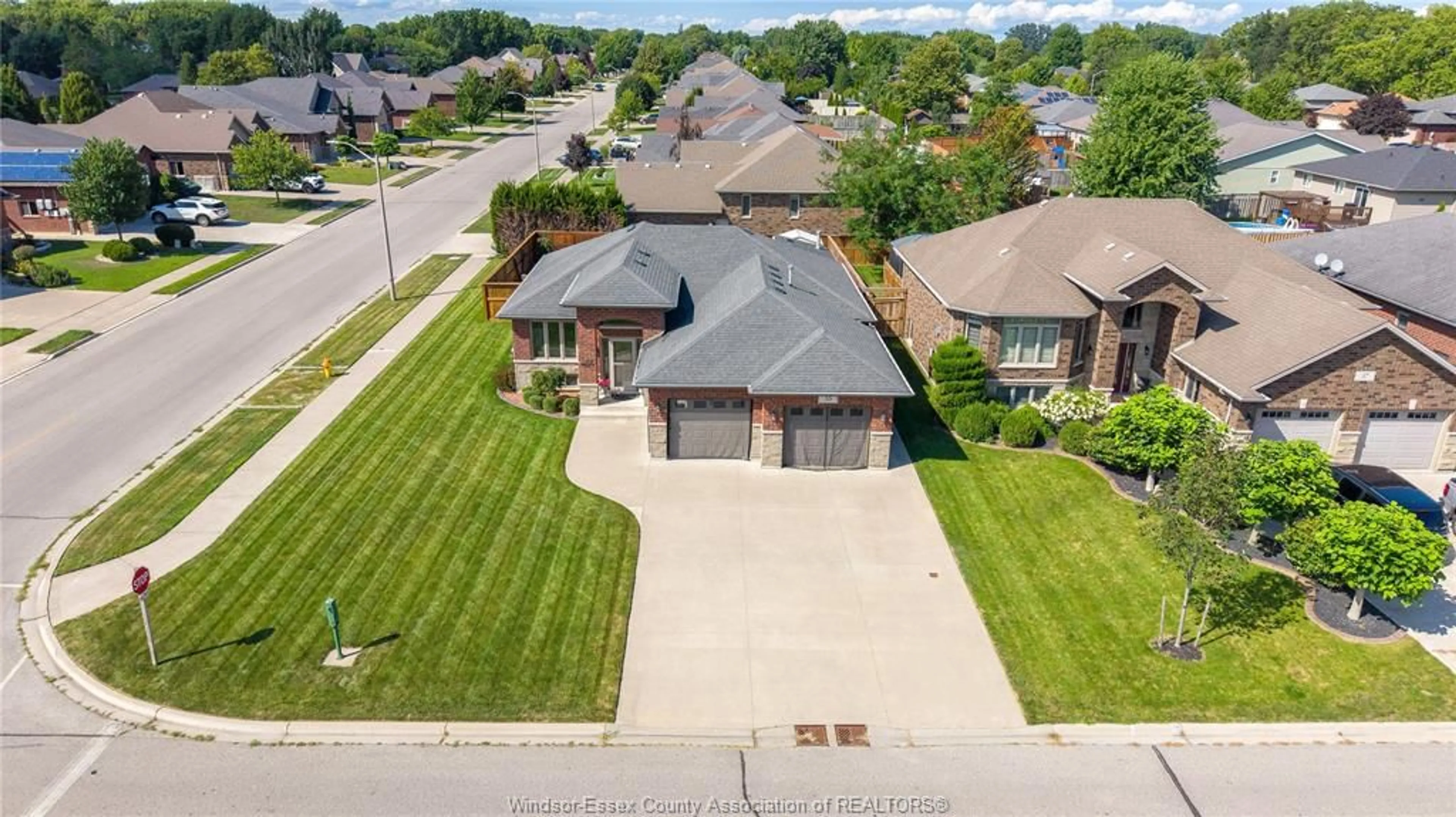 A pic from outside/outdoor area/front of a property/back of a property/a pic from drone, street for 35 MARSHWOODS Blvd, Kingsville Ontario N9Y 0A7