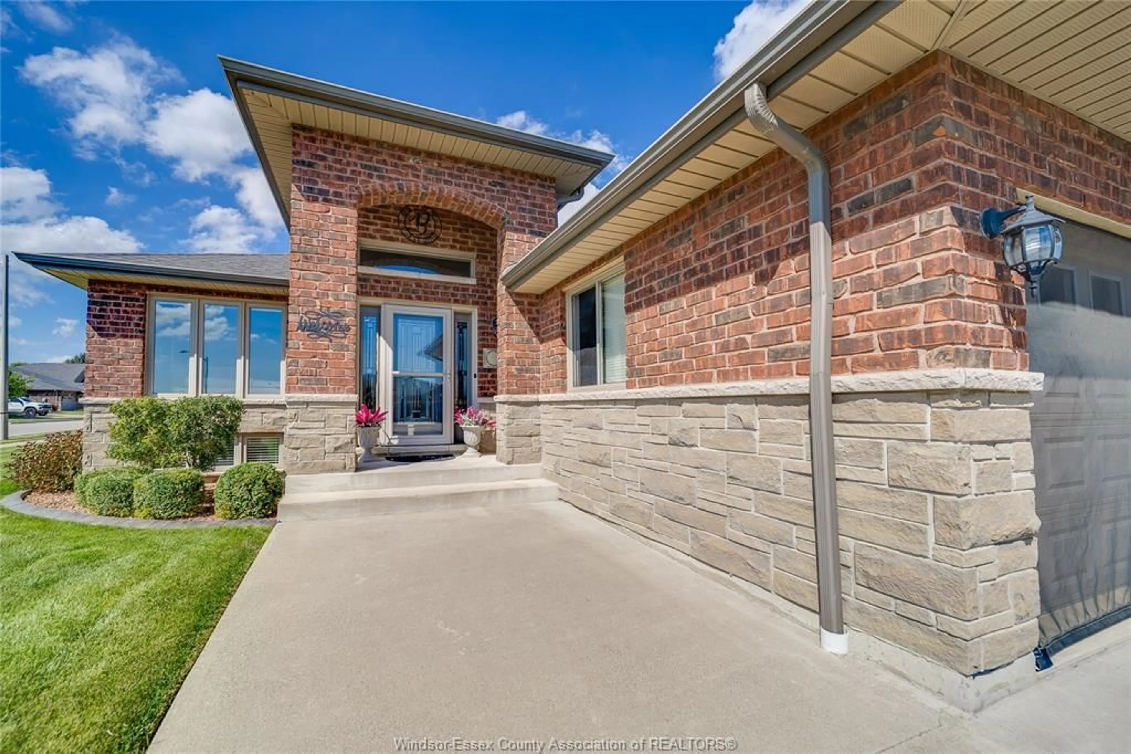 Home with brick exterior material, unknown for 35 MARSHWOODS Blvd, Kingsville Ontario N9Y 0A7