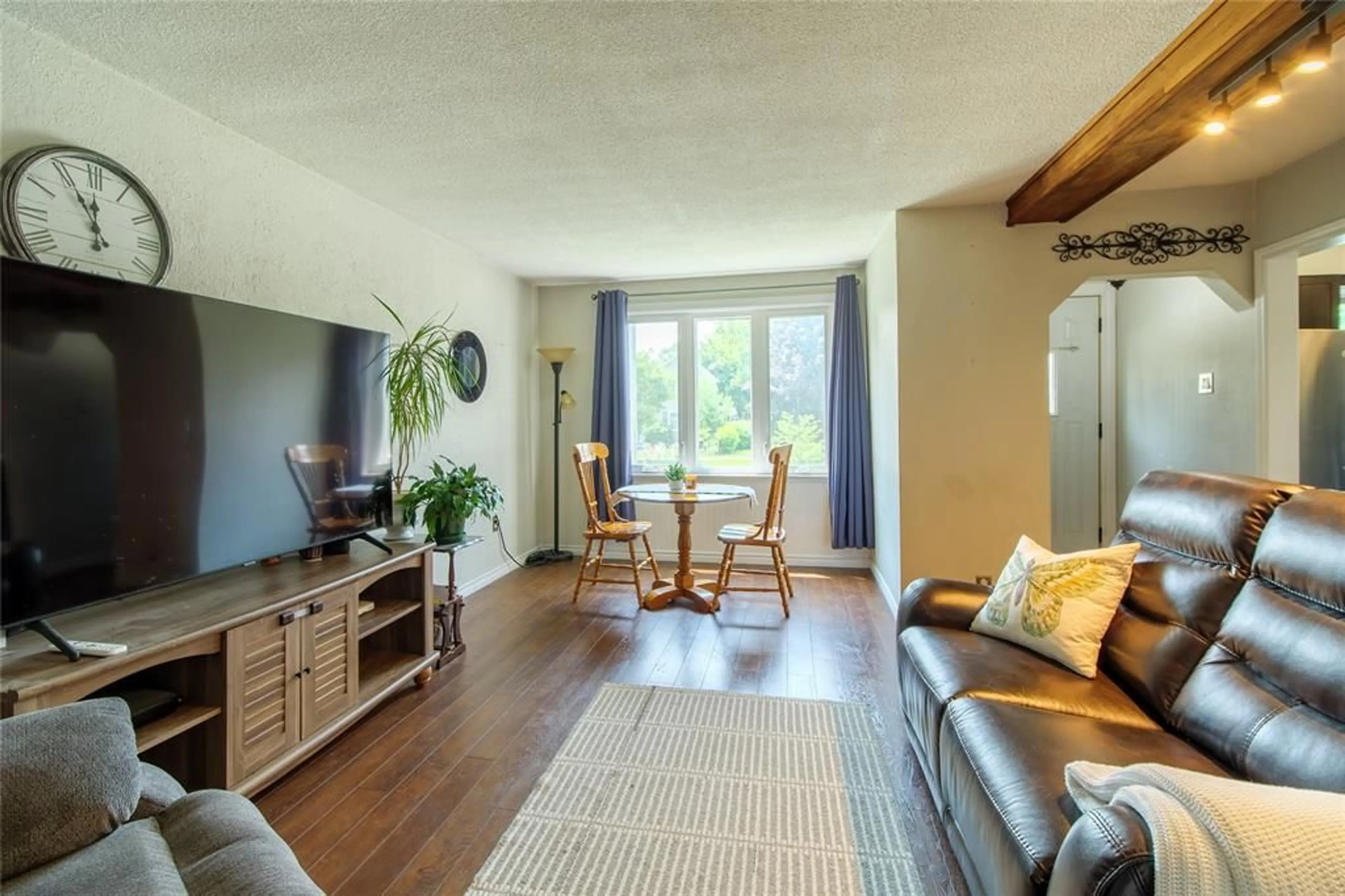 Living room with furniture, wood/laminate floor for 314 CAMERON St, Sarnia Ontario N7T 4B5