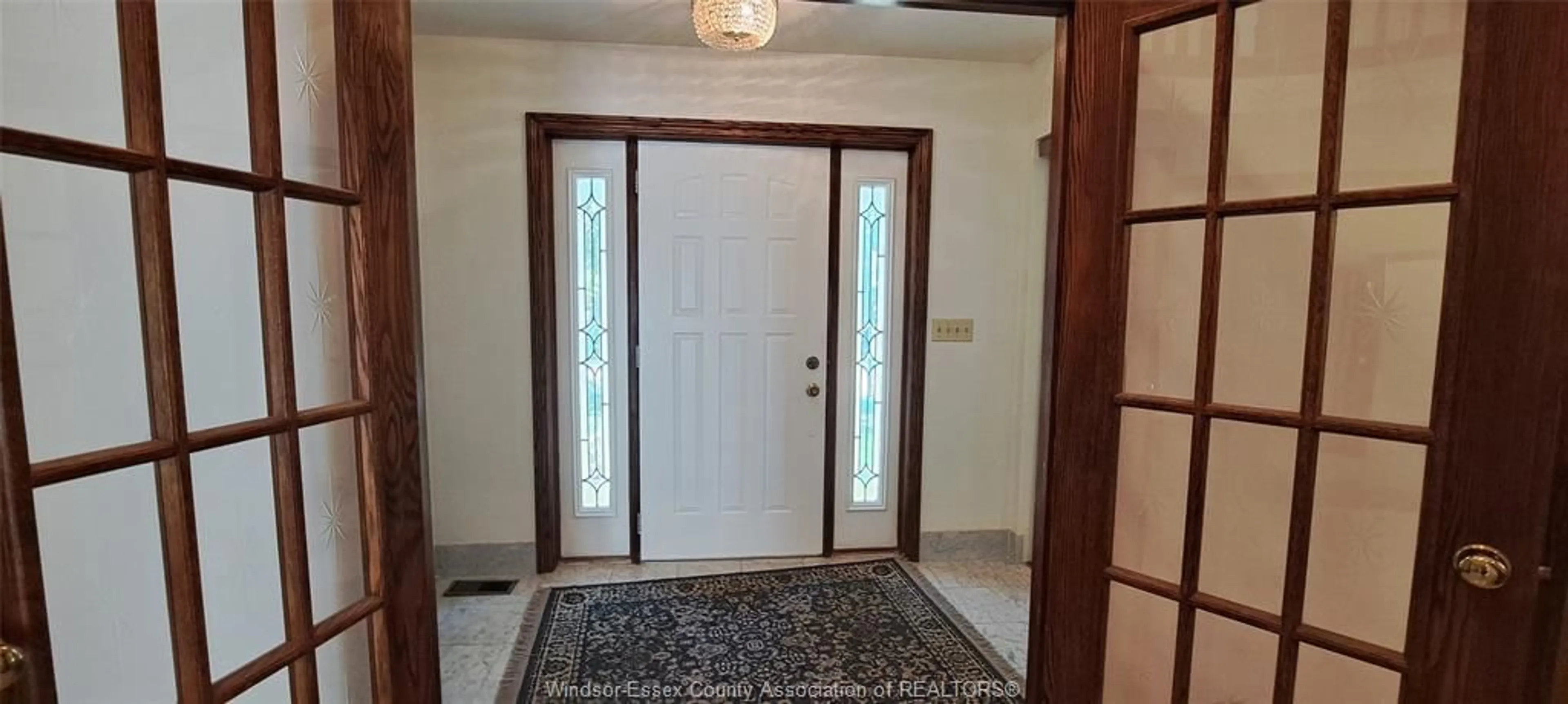 Indoor entryway for 3431 ANCASTER Crt, Windsor Ontario N9E 4J5
