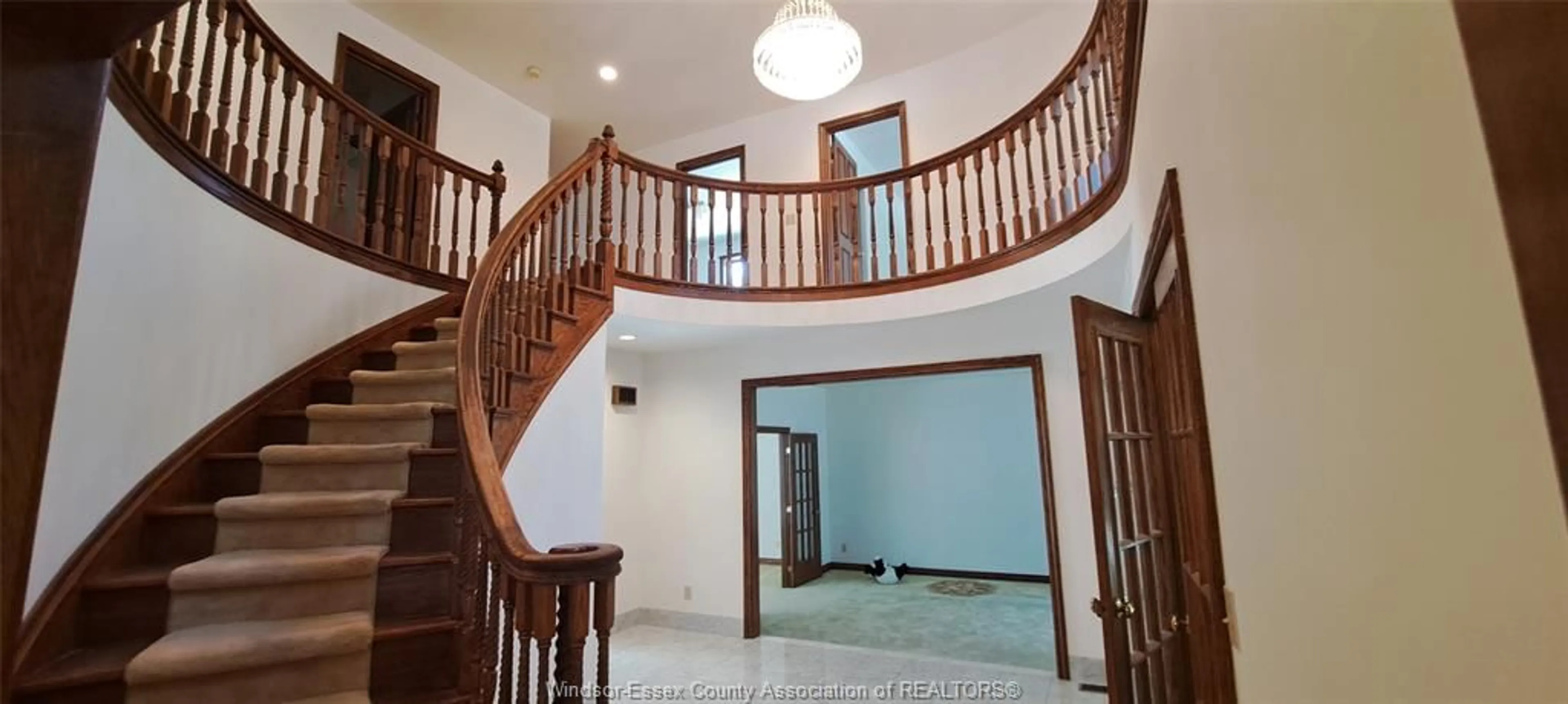 Indoor foyer for 3431 ANCASTER Crt, Windsor Ontario N9E 4J5