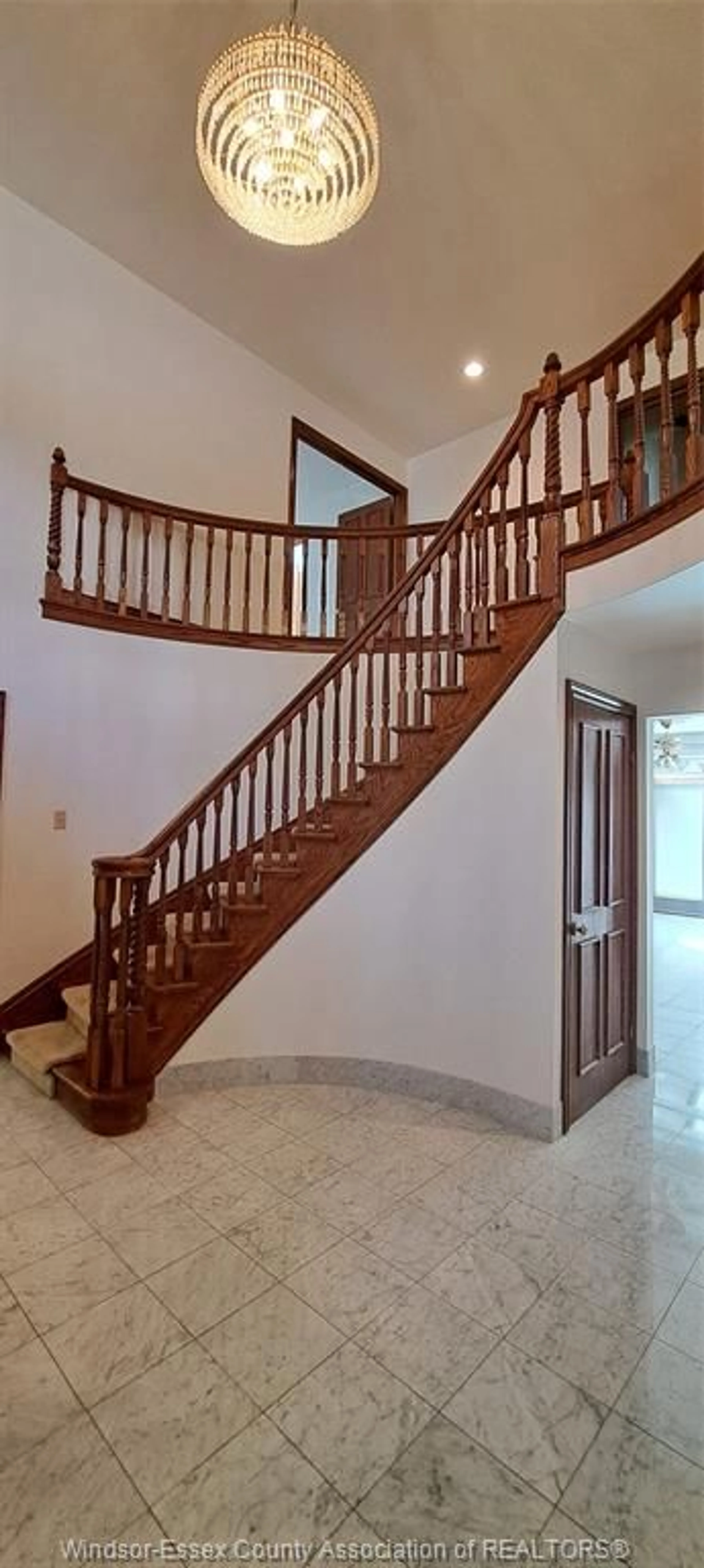 Stairs for 3431 ANCASTER Crt, Windsor Ontario N9E 4J5