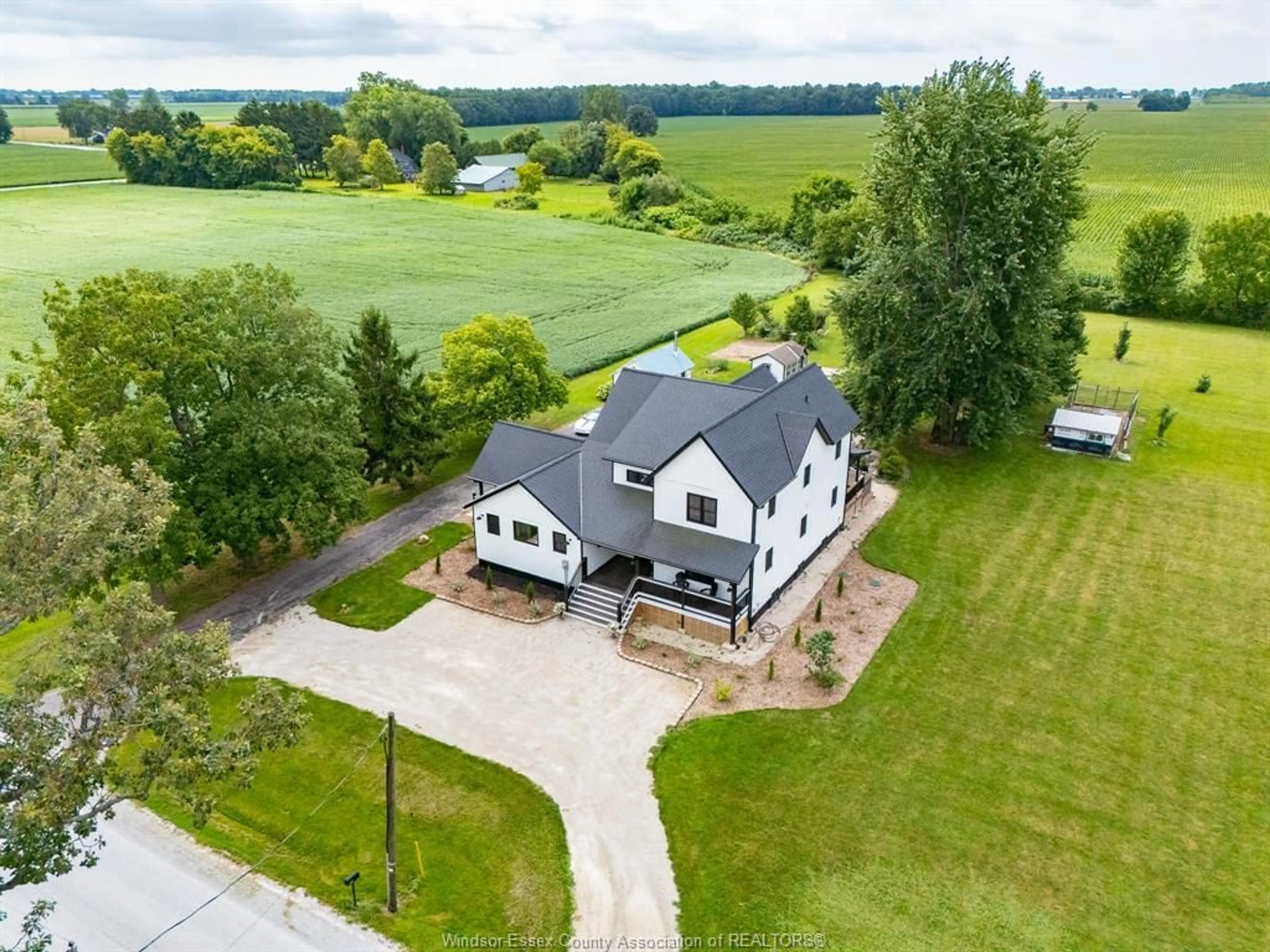 A pic from outside/outdoor area/front of a property/back of a property/a pic from drone, unknown for 1677 HUFFMAN Rd, Harrow Ontario N0R 1G0