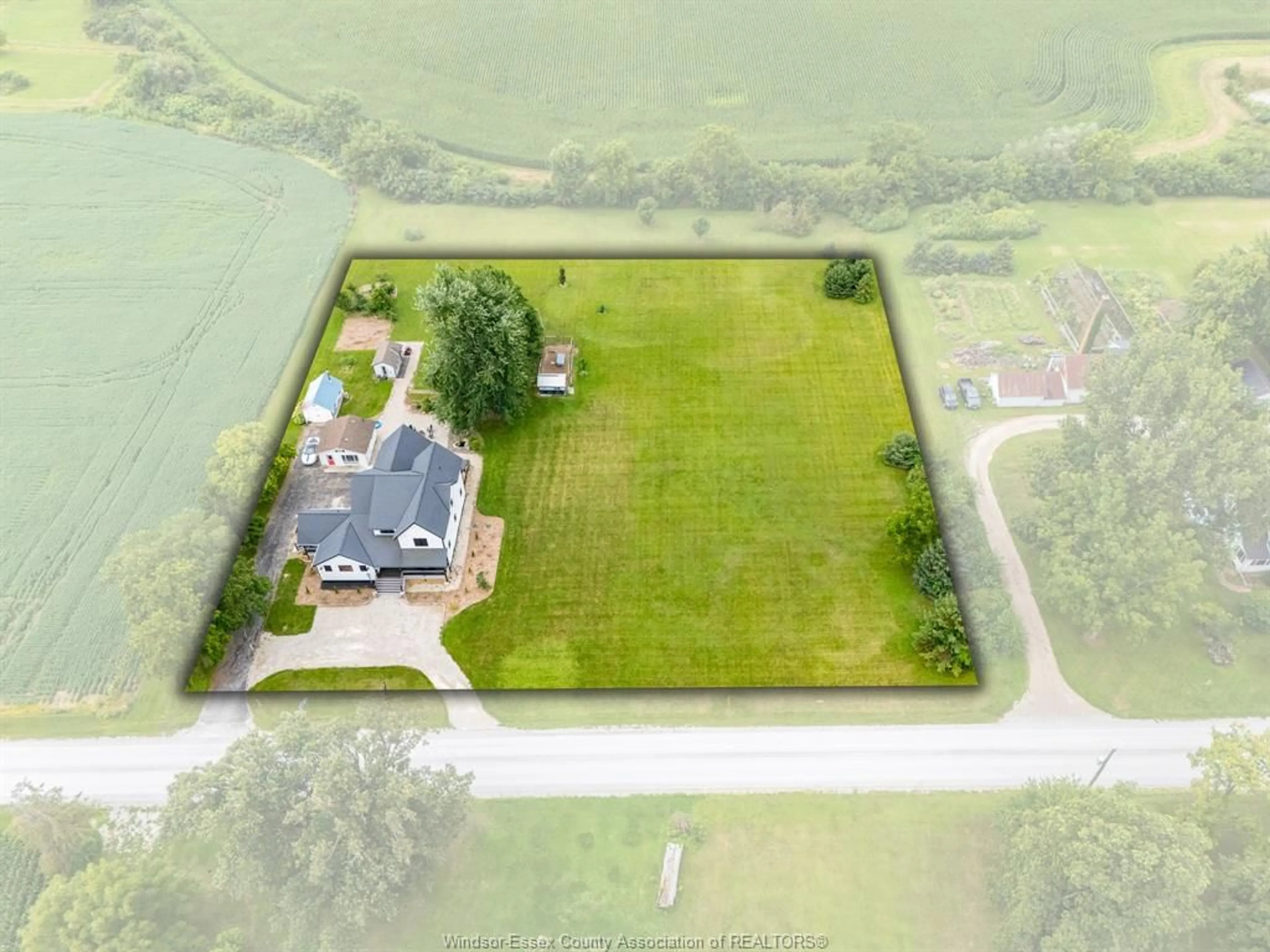 A pic from outside/outdoor area/front of a property/back of a property/a pic from drone, water/lake/river/ocean view for 1677 HUFFMAN Rd, Harrow Ontario N0R 1G0